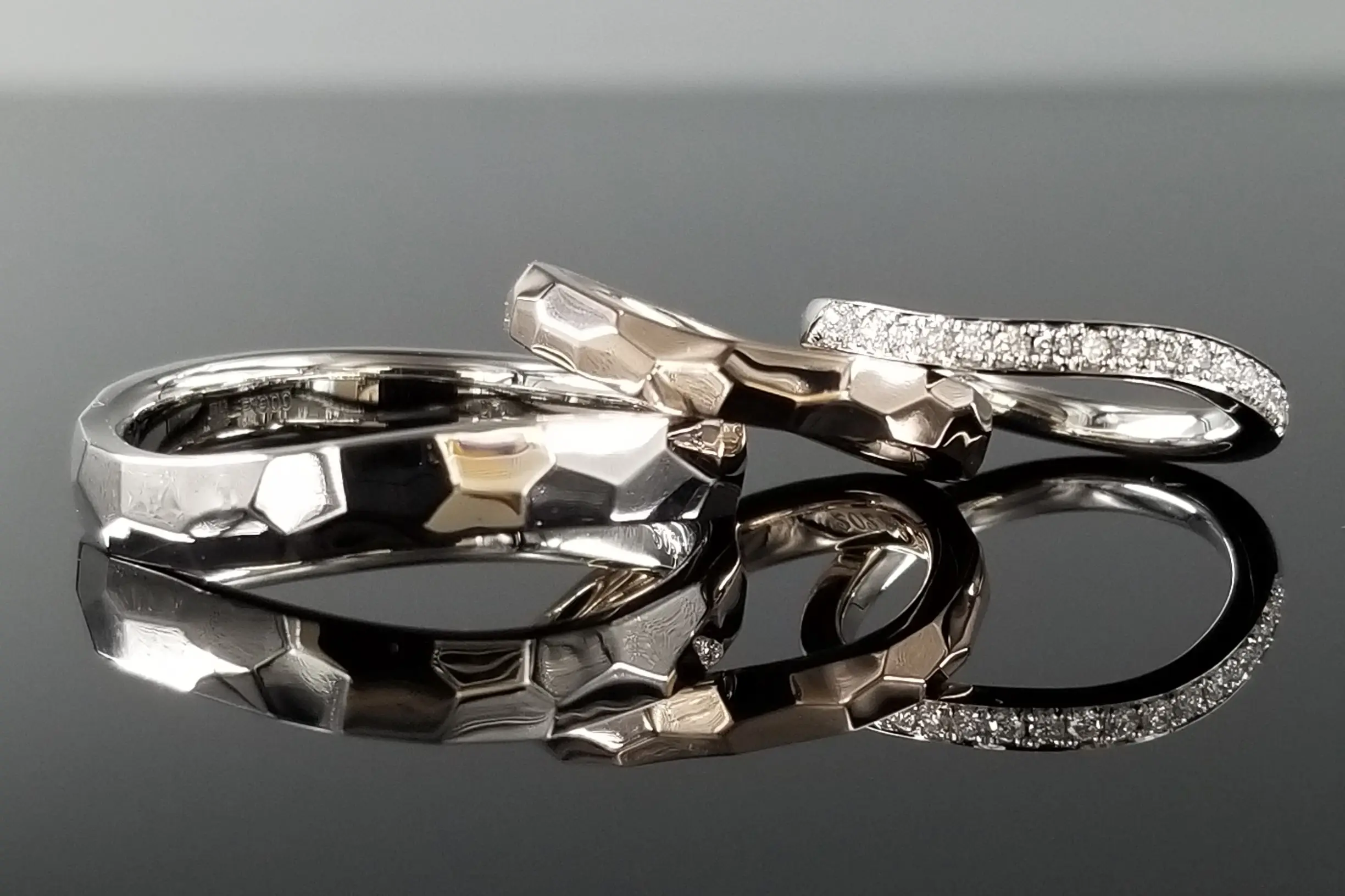 平打彫入指環 手作り結婚指輪】Pt平打槌目縦目リングマット仕上げ（結婚指輪