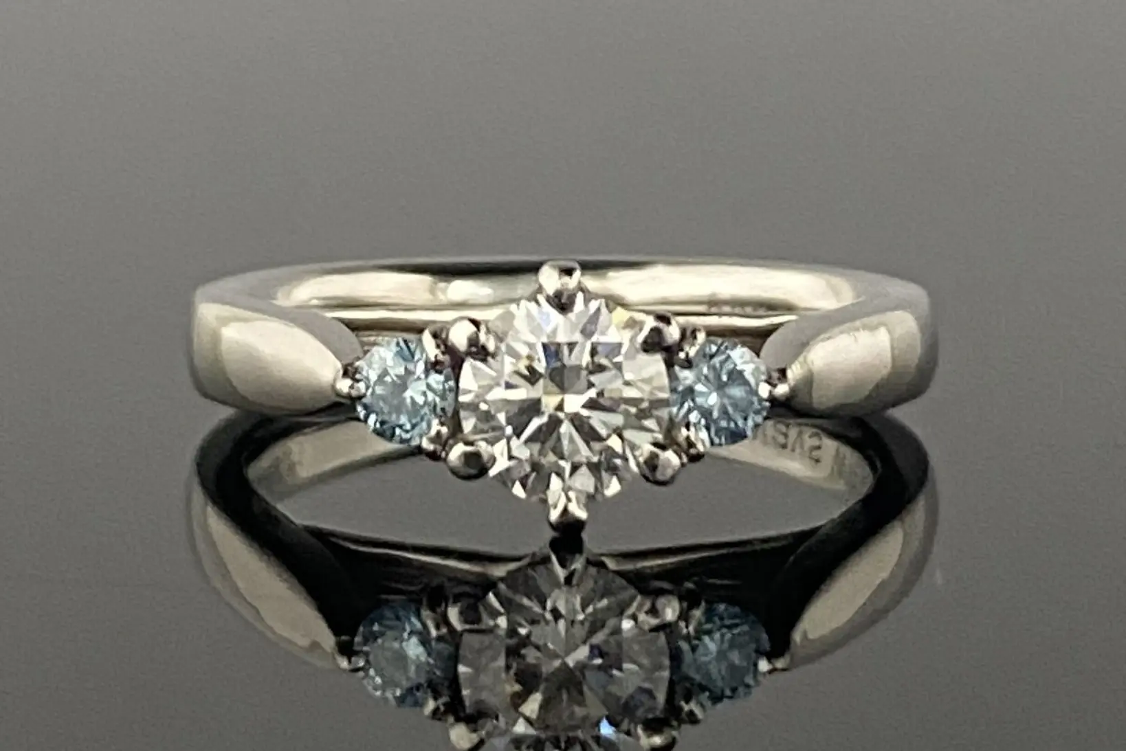 のりぞー　ダイヤステッチ こだわりダイヤの挟み込みデザイン | 結婚・婚約指輪のオーダー