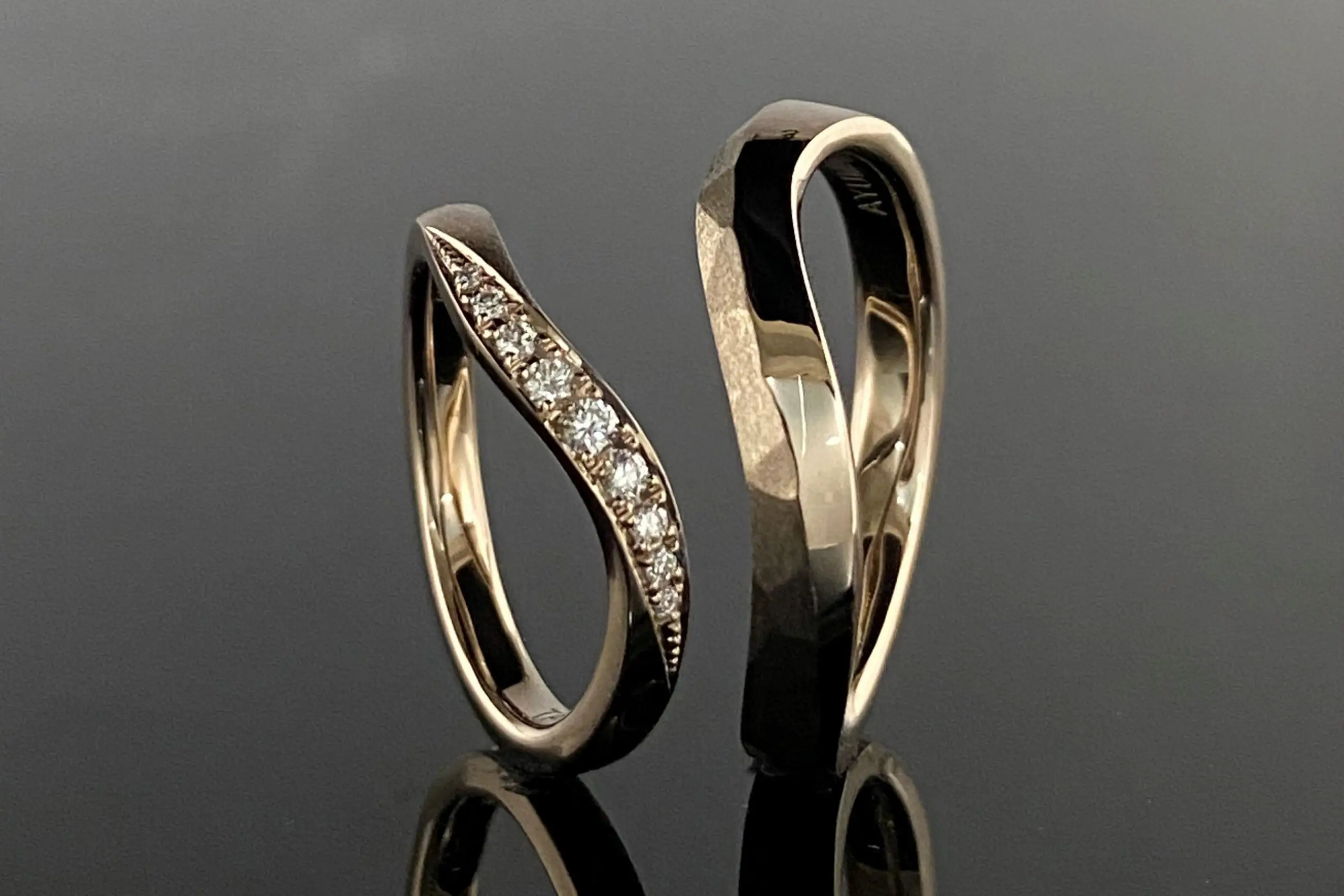 ウェーブのフォルムにお好みの加工をお入れして。 | 結婚・婚約指輪の
