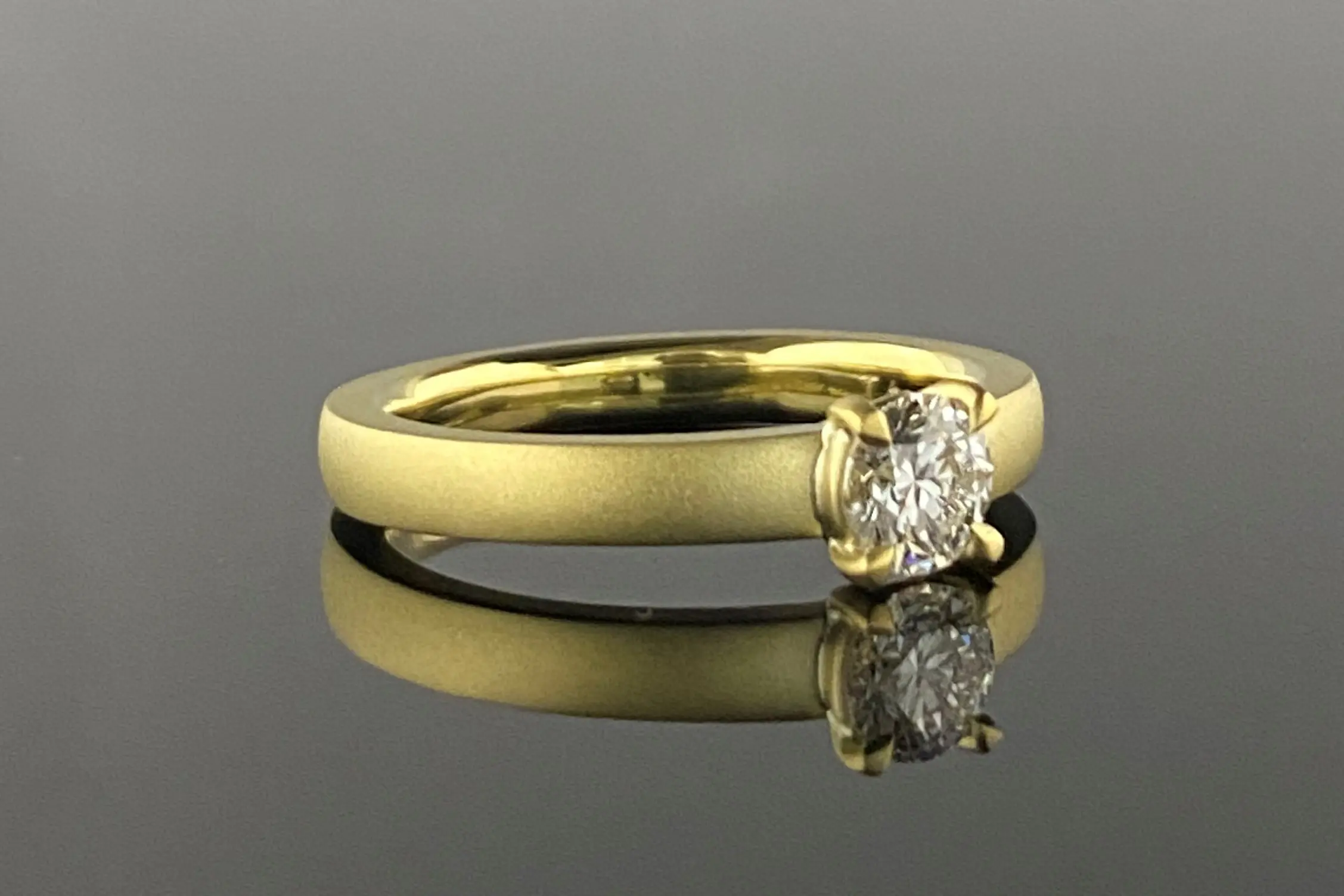 グリーンゴールドのお色とダイヤモンドの相性が抜群です | 結婚・婚約