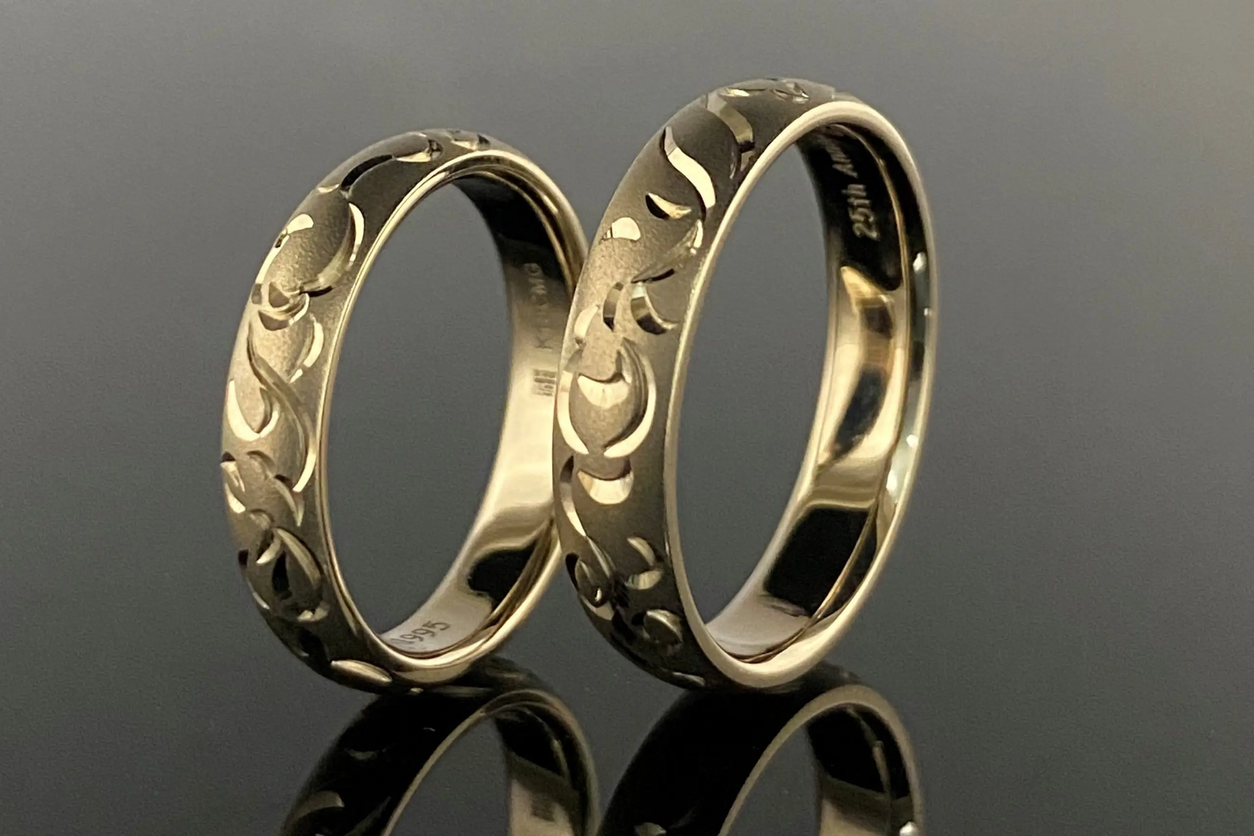 柔らかい雰囲気のシャンパンゴールドを使用して。 | 結婚・婚約指輪の