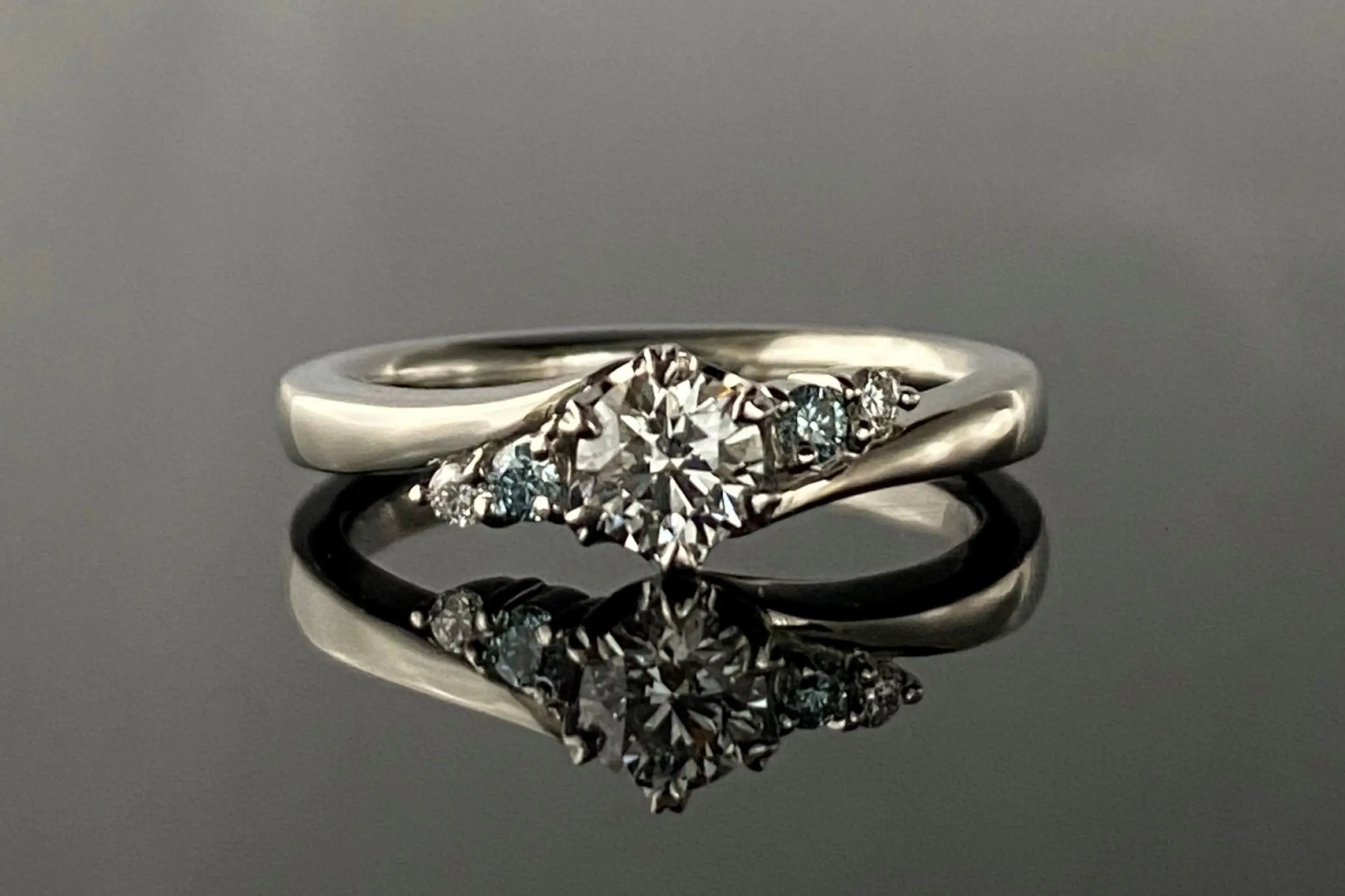 可愛らしいポイントを詰め込んだ素敵なリングです。 | 結婚