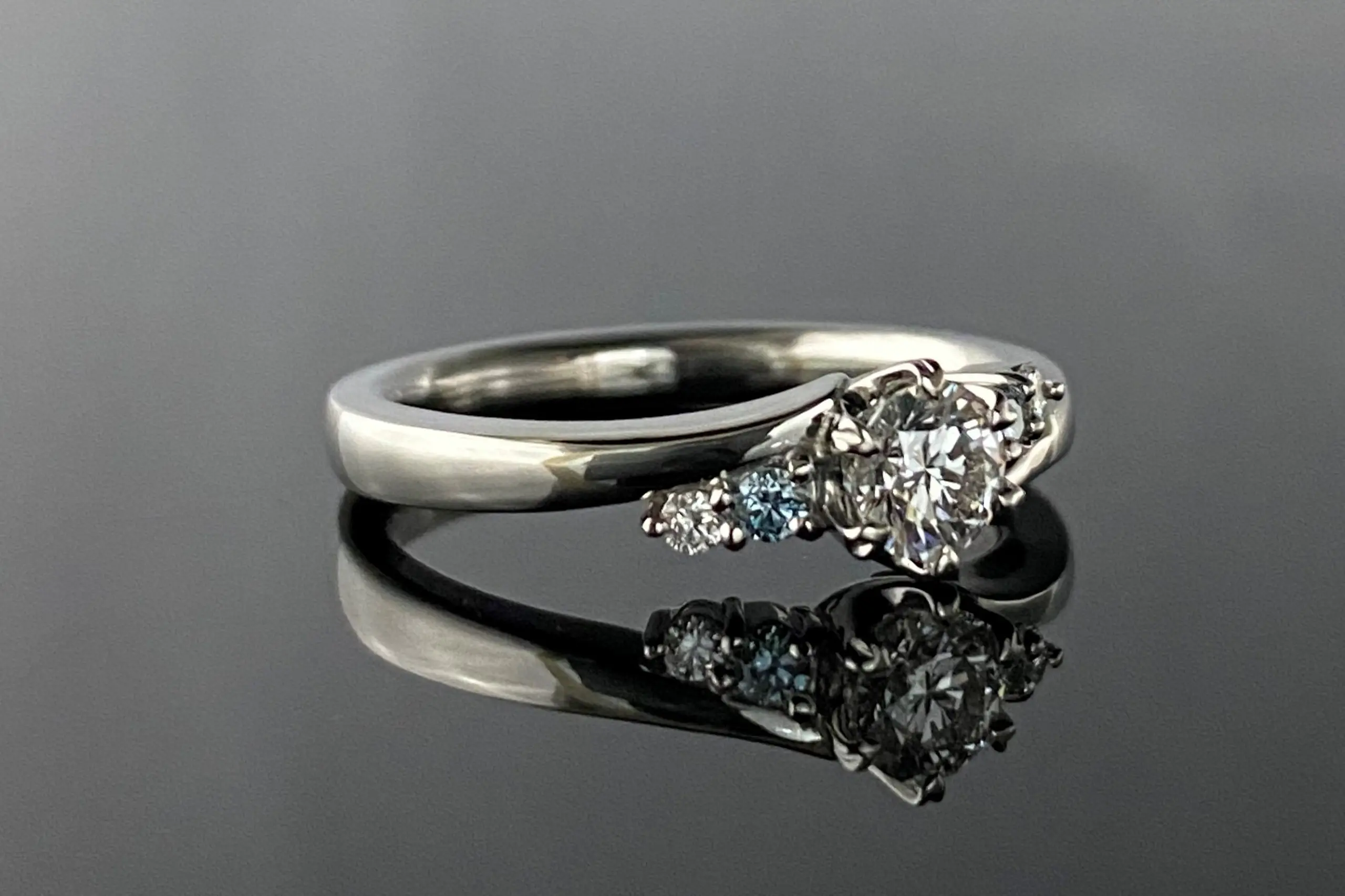 可愛らしいポイントを詰め込んだ素敵なリングです。 | 結婚・婚約指輪