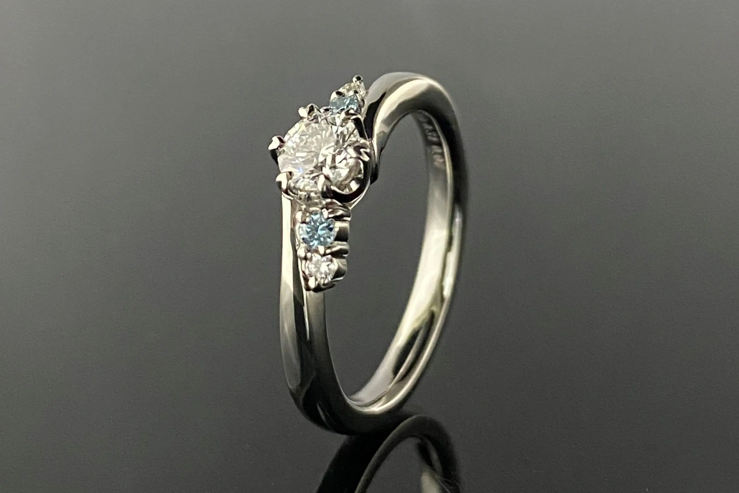 のりぞー　ダイヤステッチ ダイヤモンドとえぐりデザイン | 結婚・婚約指輪のオーダー