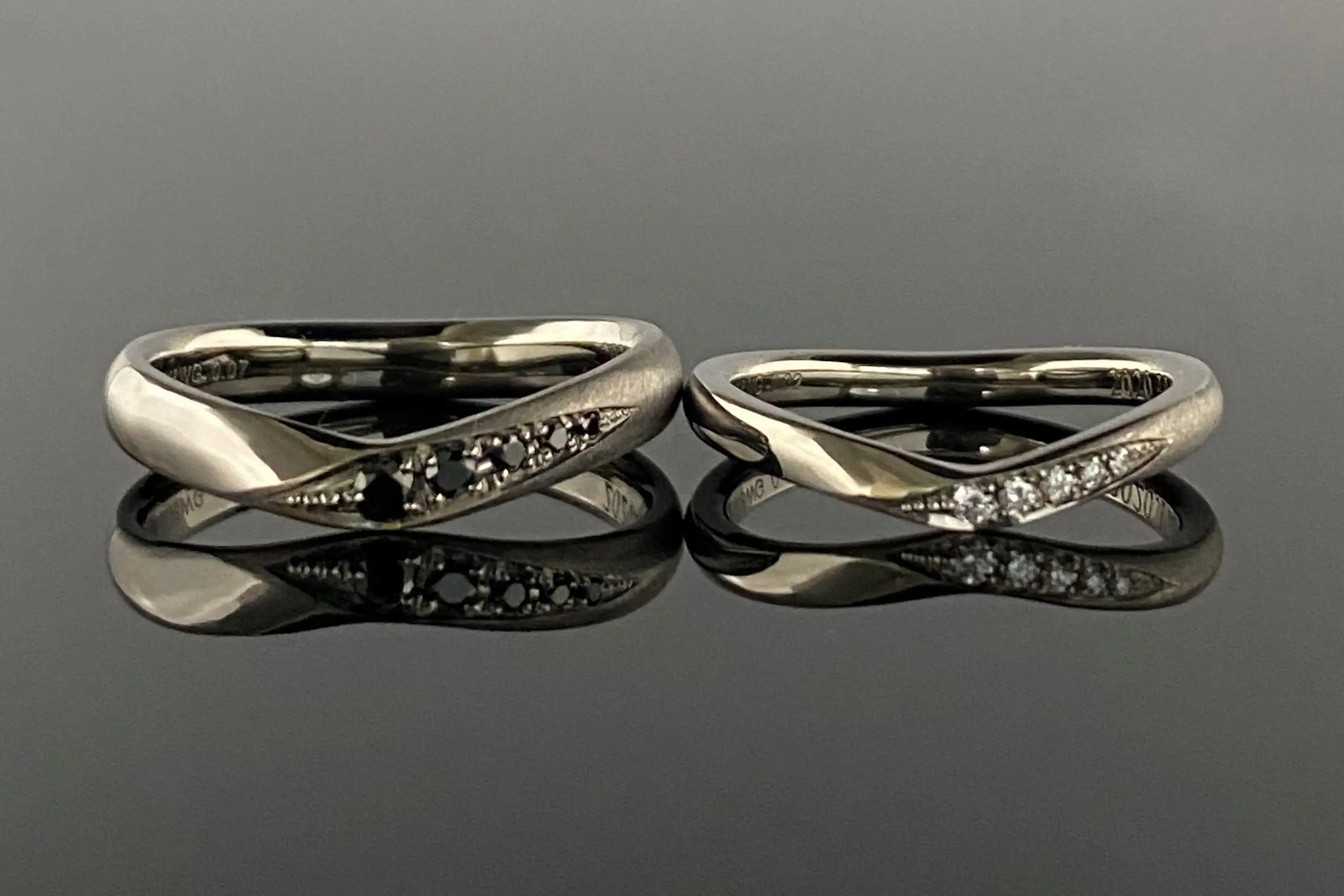 お値下げ中‼️ ダイヤモンド V字 デザイン リング エタニティリング V字がお指ほっそり プラチナ ハートアローダイヤ