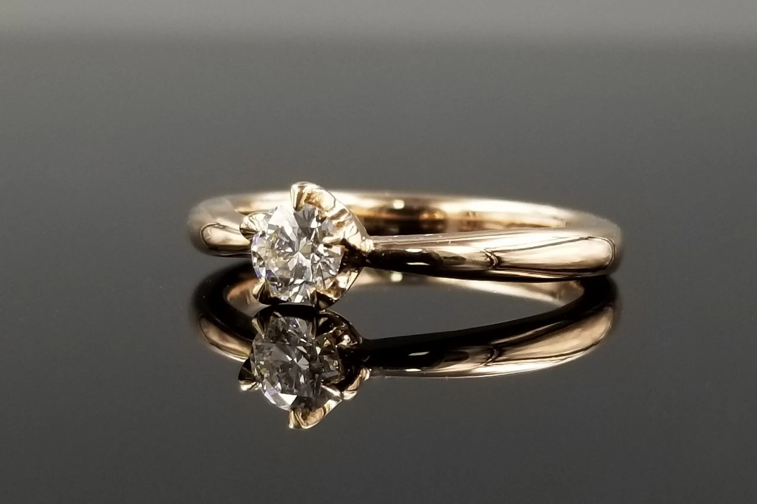 ダイヤモンドの輝きとハート爪がこだわりです | 結婚・婚約指輪の ダイヤモンドの輝きとハート爪がこだわりです | 結婚・婚約指輪の