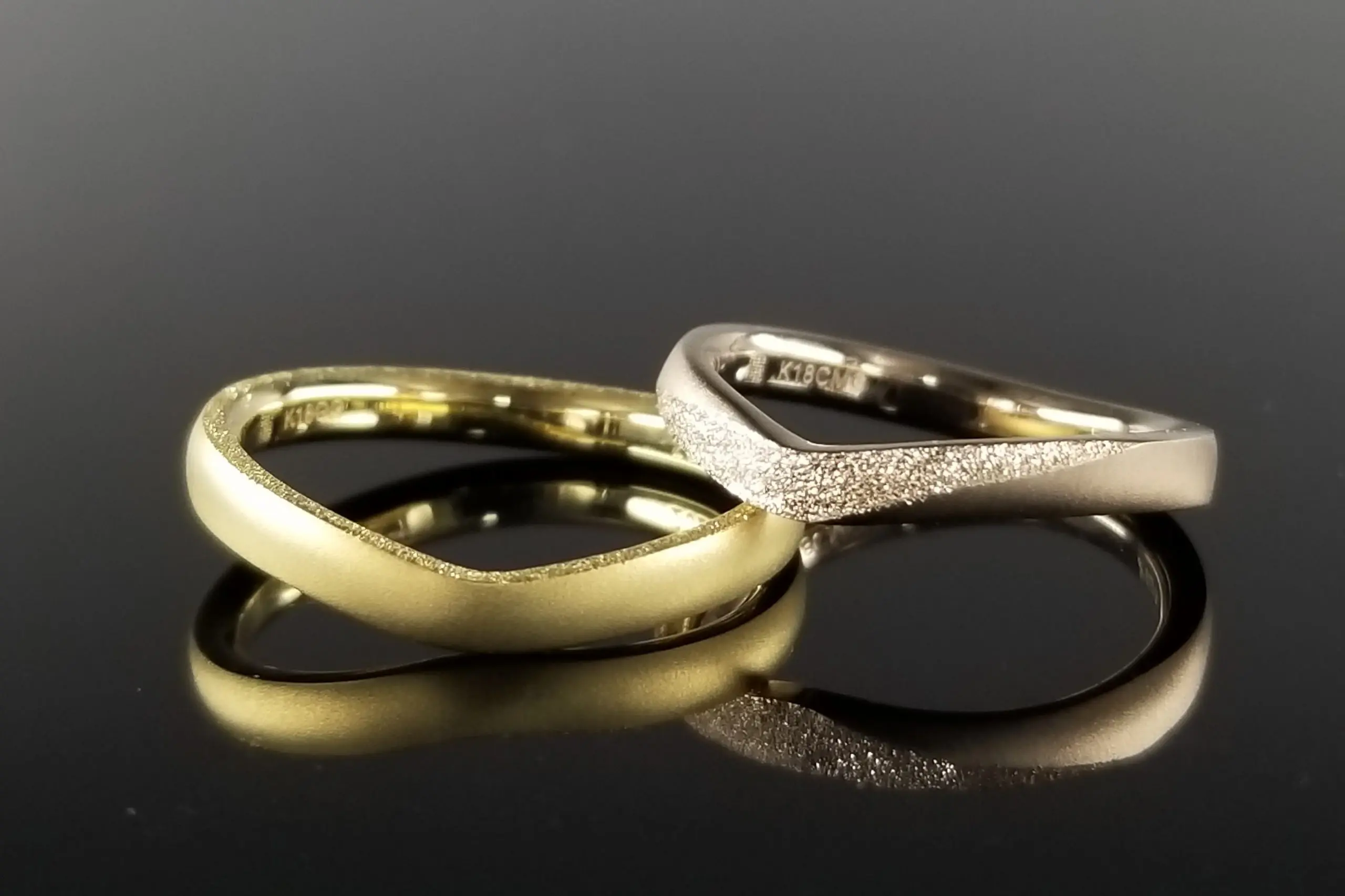 マット加工で落ち着いた印象でご着用頂けます | 結婚・婚約指輪の