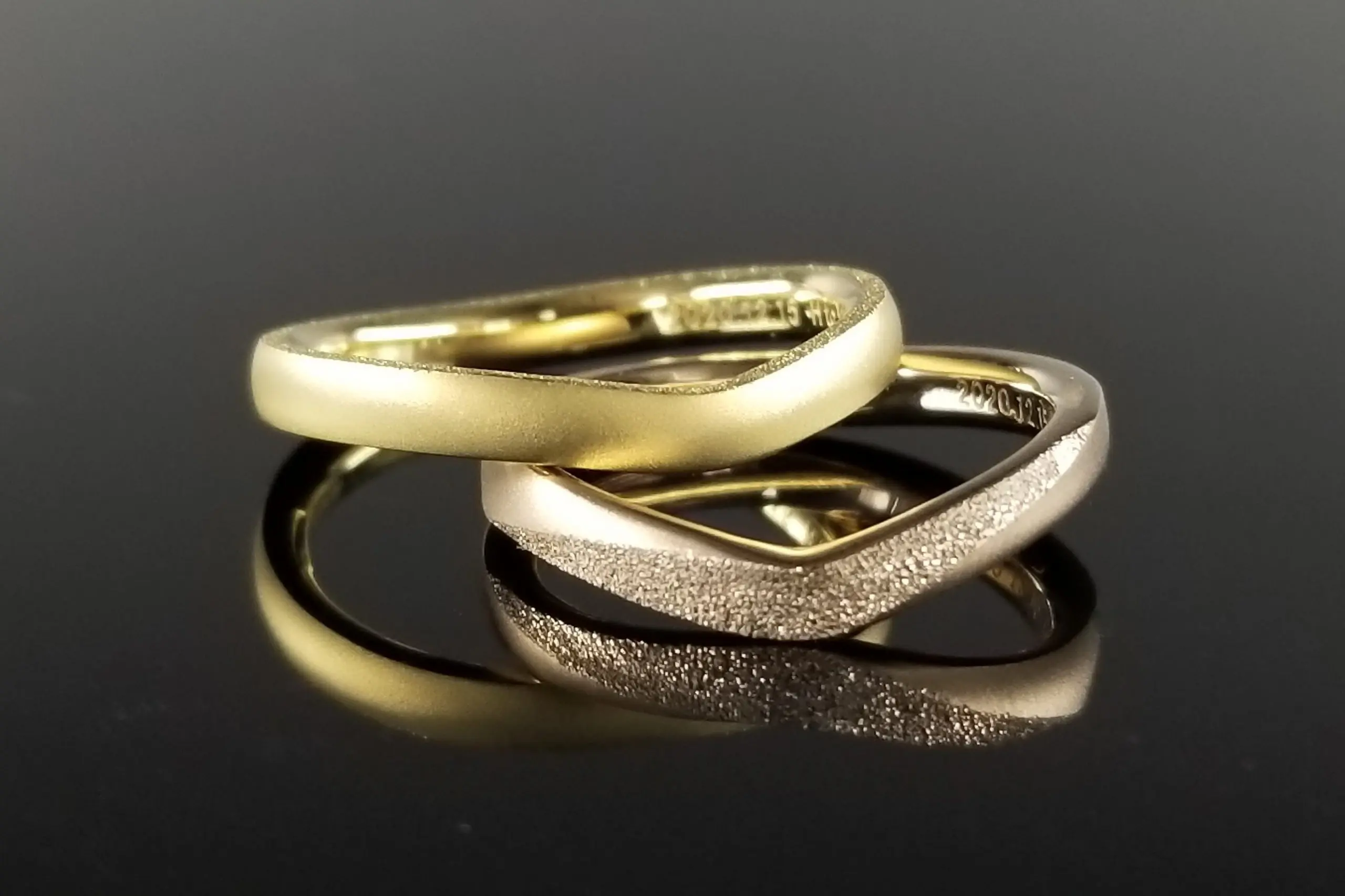 マット加工で落ち着いた印象でご着用頂けます | 結婚・婚約指輪の