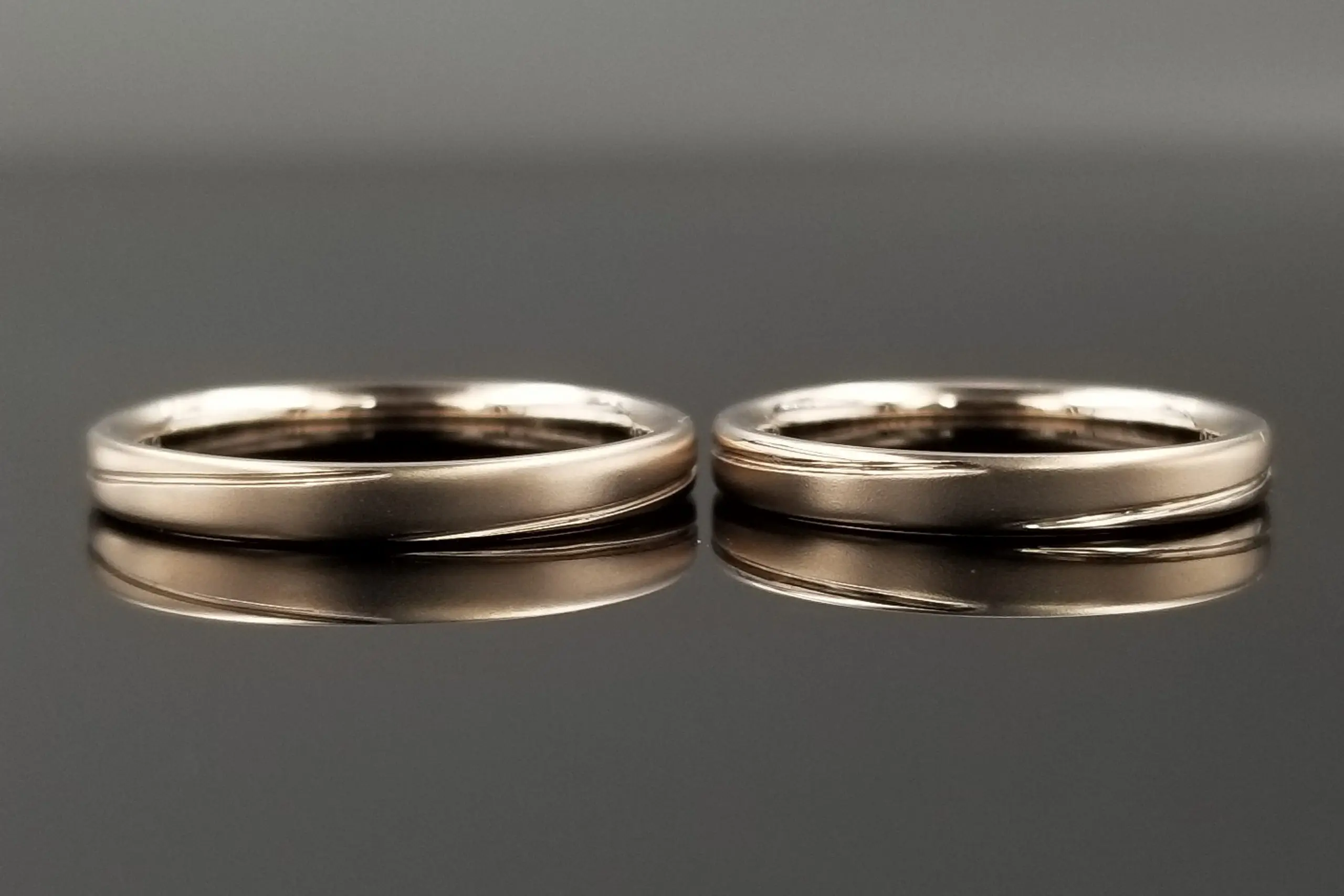 マット加工で落ち着いた雰囲気に仕上げました。 | 結婚・婚約指輪の