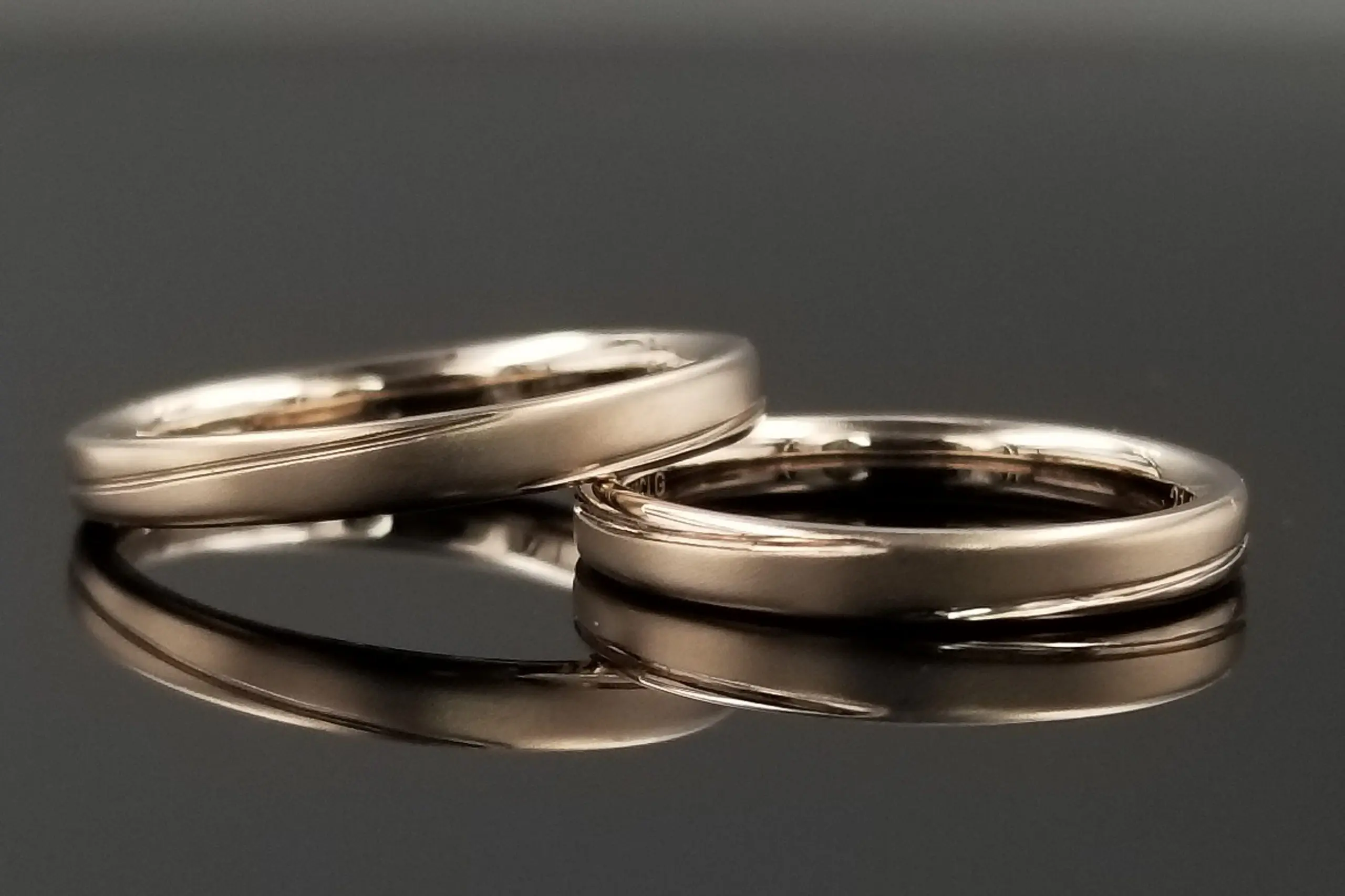 2本でひとつのデザインはお二人の絆を感じられます | 結婚・婚約指輪