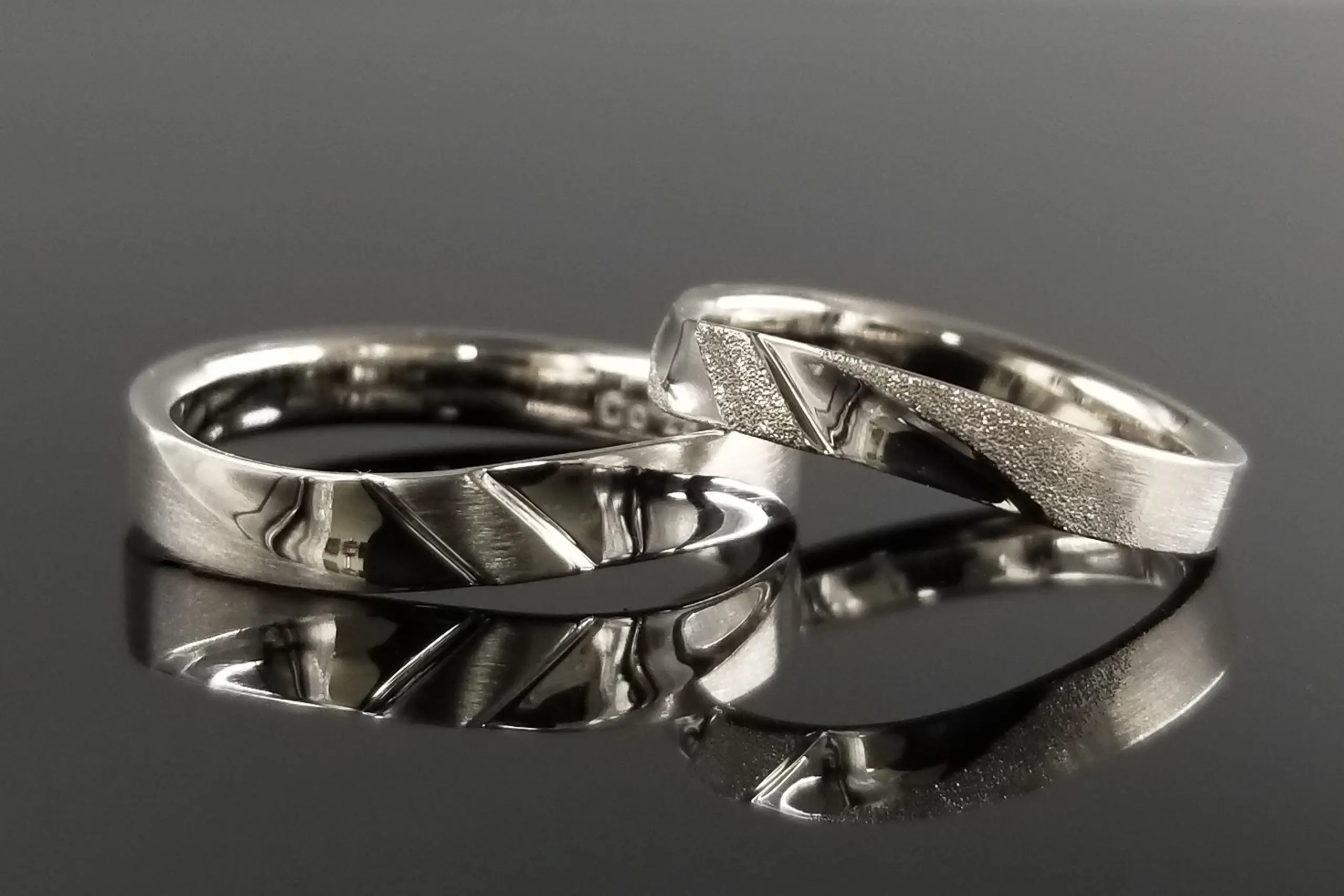 平打ちのフォルムでスタイリッシュな印象に仕上げました | 結婚・婚約