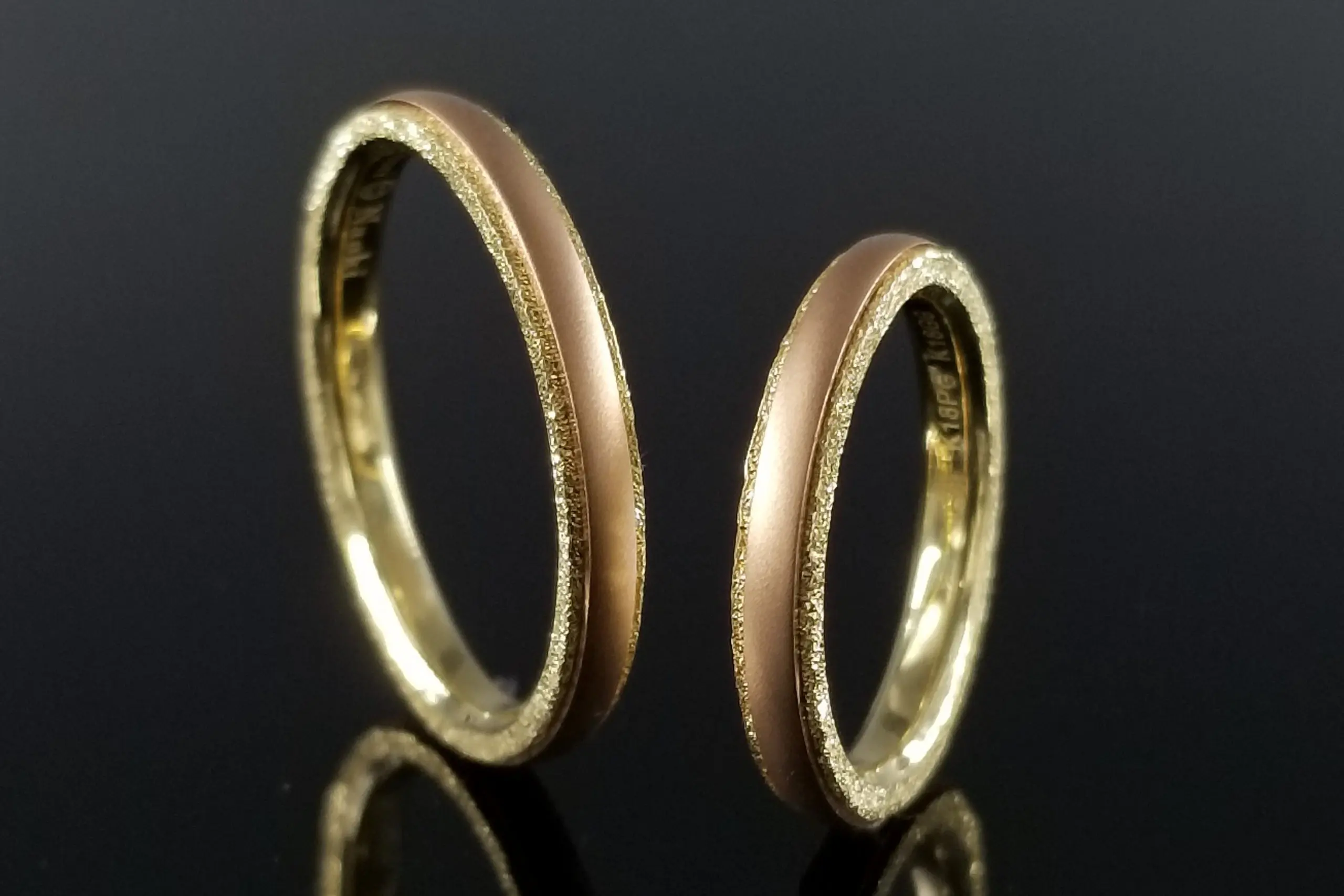 シンプルストレートリングにお好みのテクスチャーを。 | 結婚・婚約