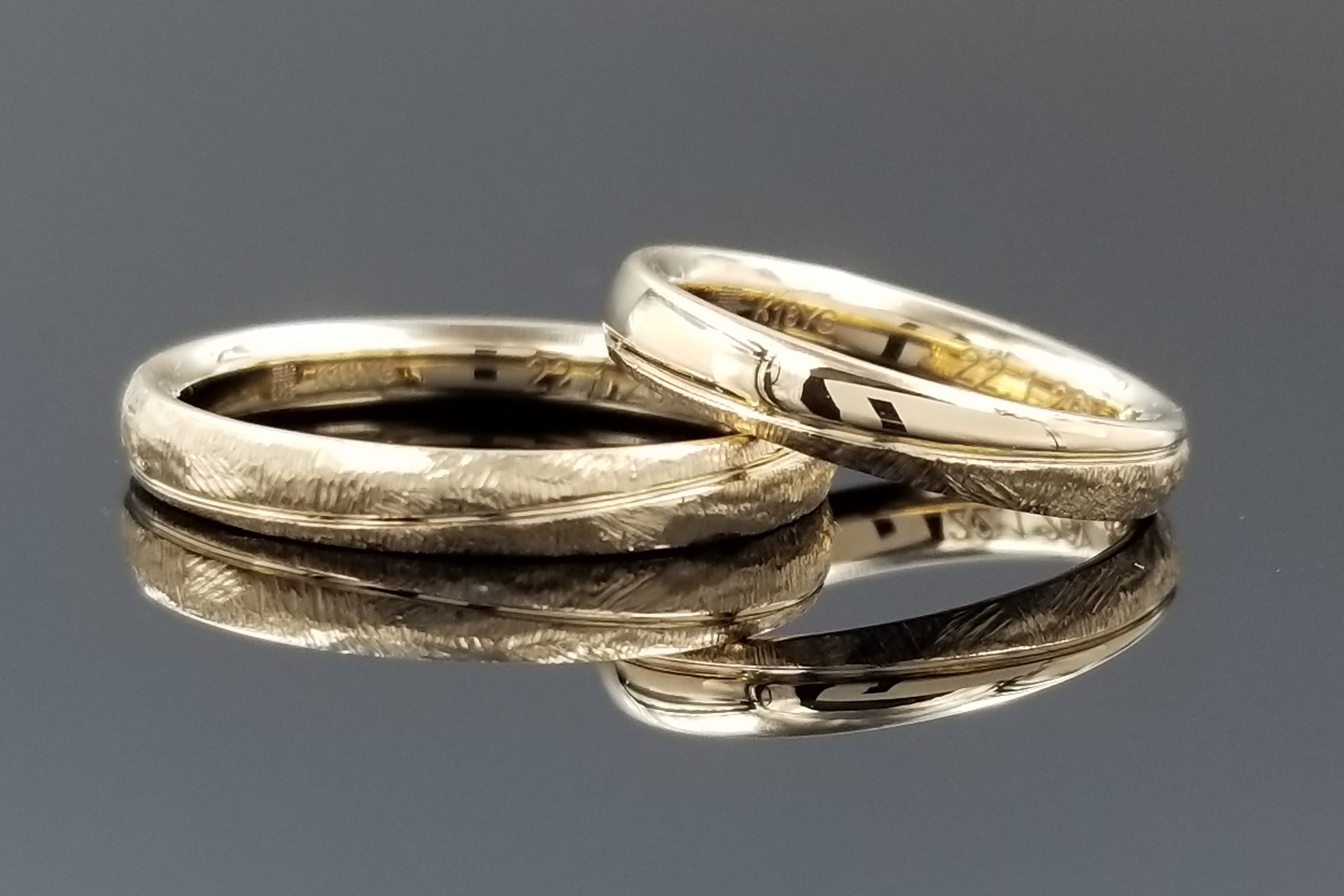 山谷ラインと荒らし加工が美しいご結婚指輪のサムネイル