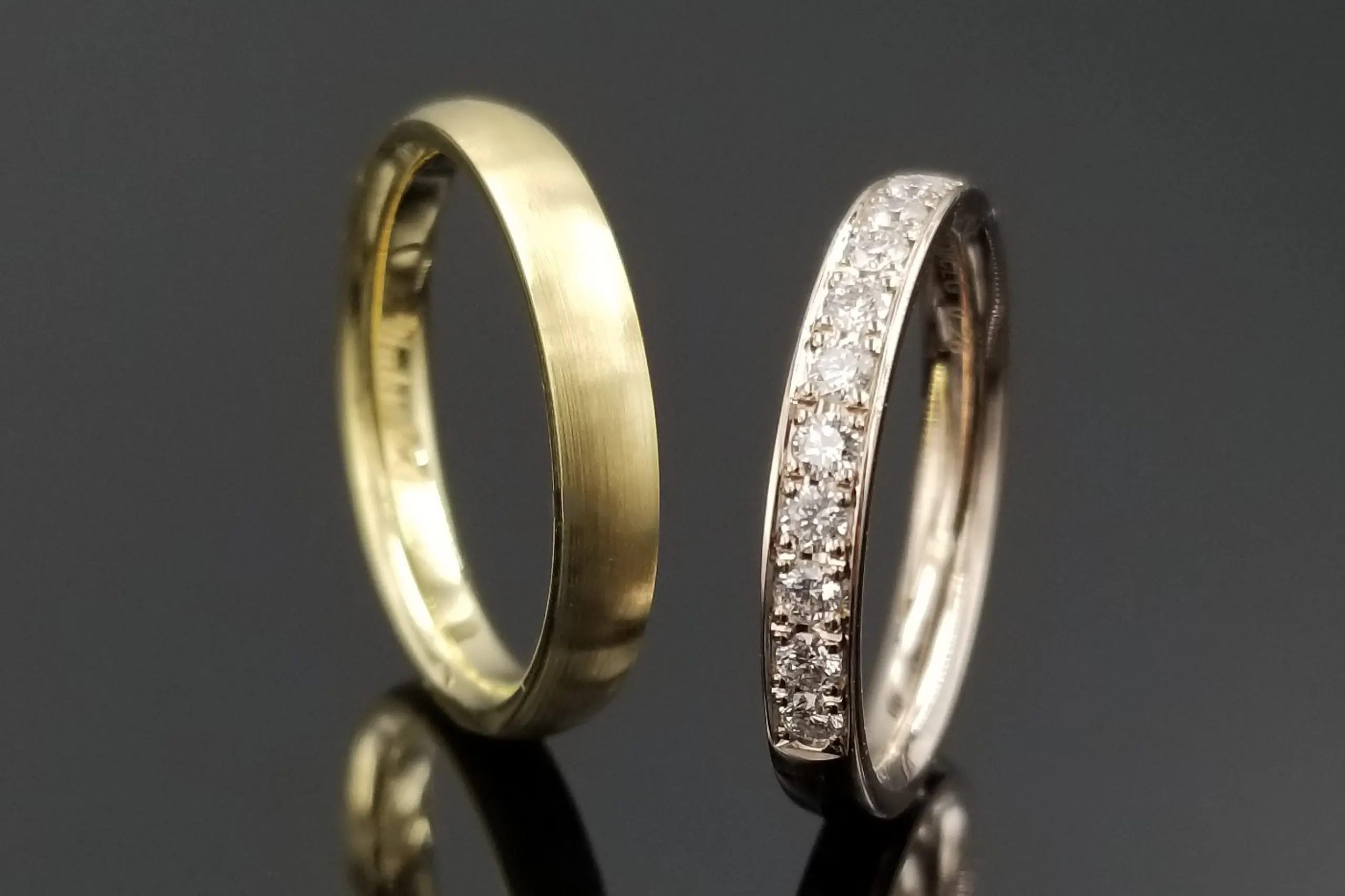 カラーダイヤモンドの輝きが美しいフルエタニティリング | 結婚