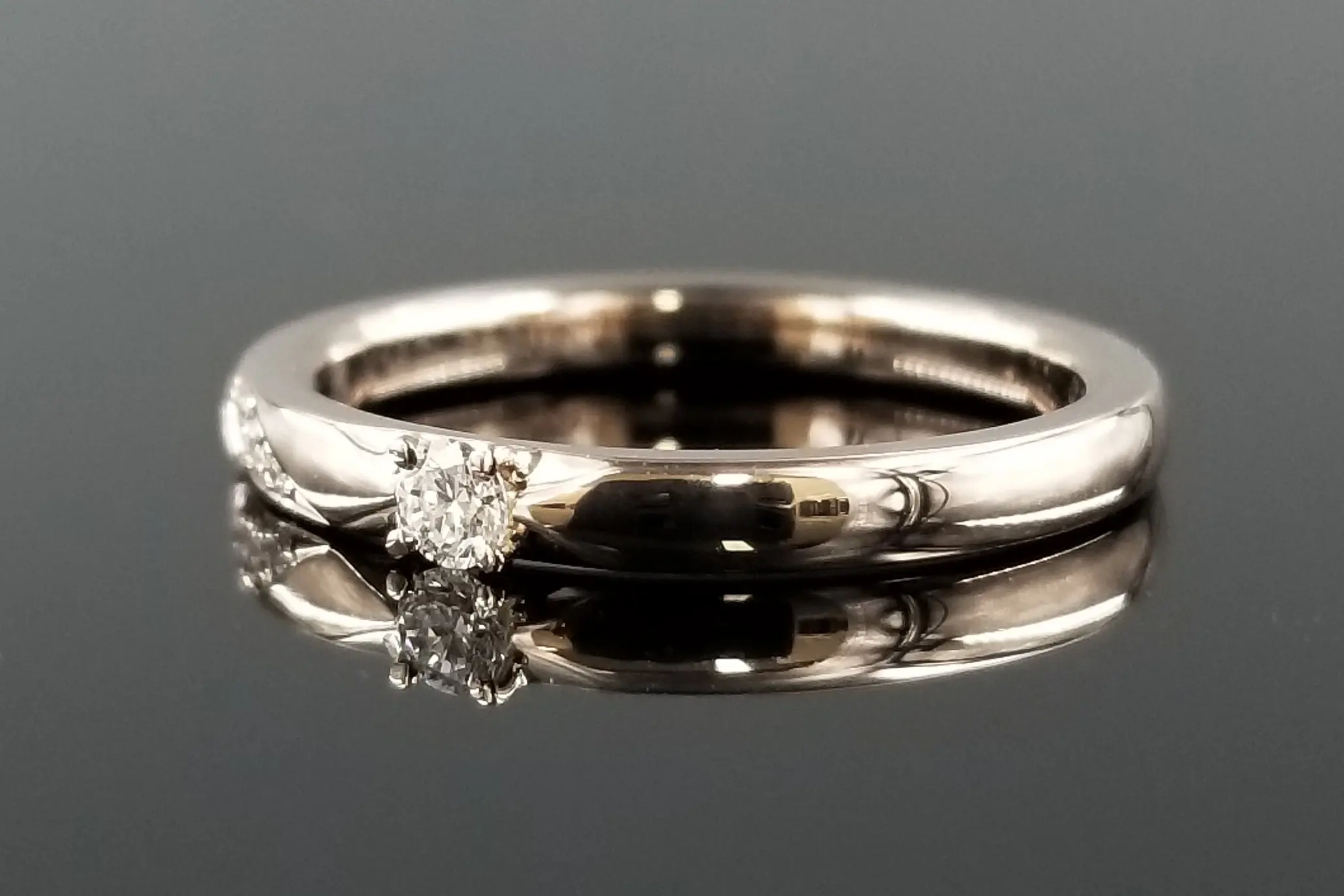 重ね着けもしやすい素敵なデザインに。 | 結婚・婚約指輪の