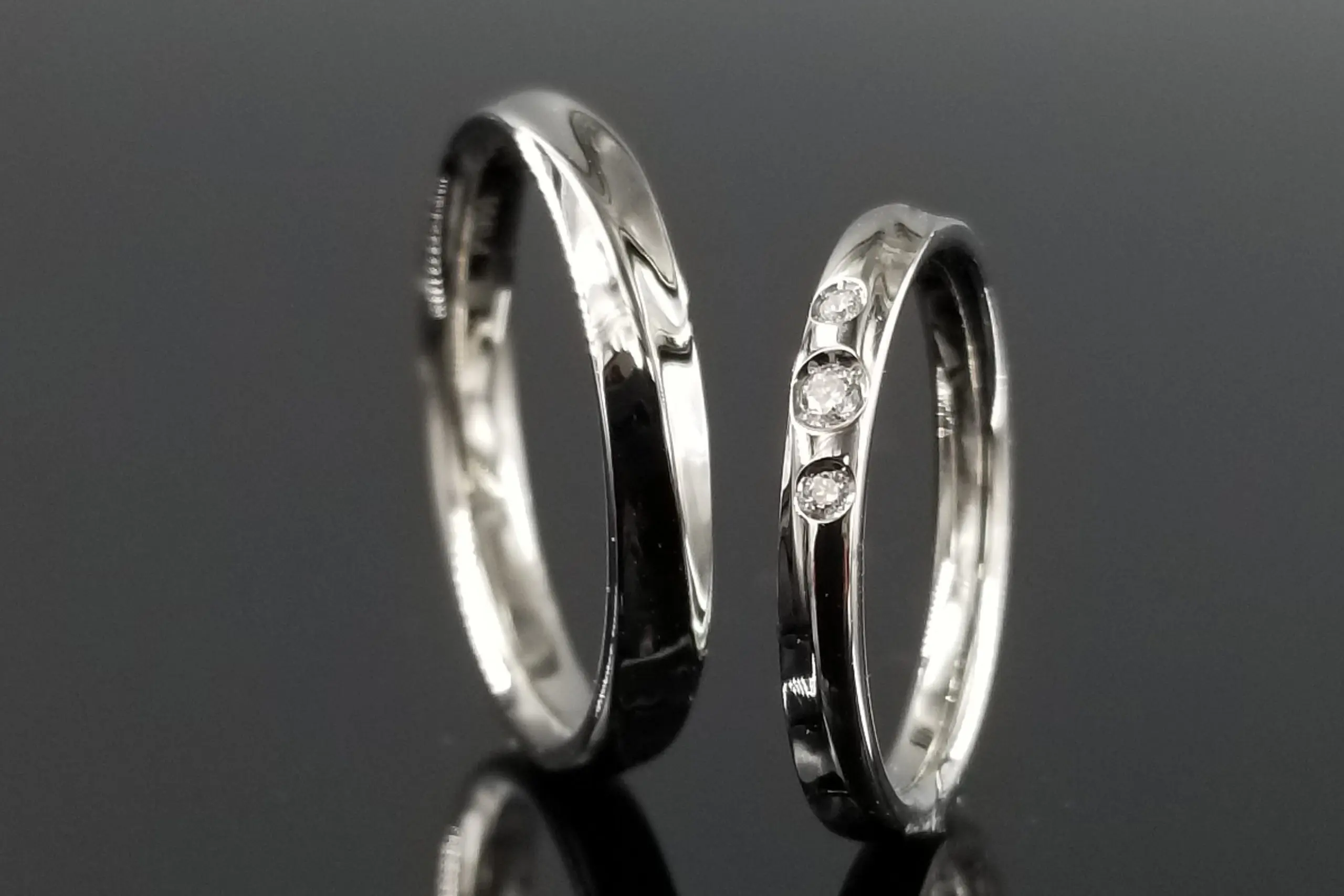 シンプルなベースにこだわりをつめたご結婚指輪に仕上がりました