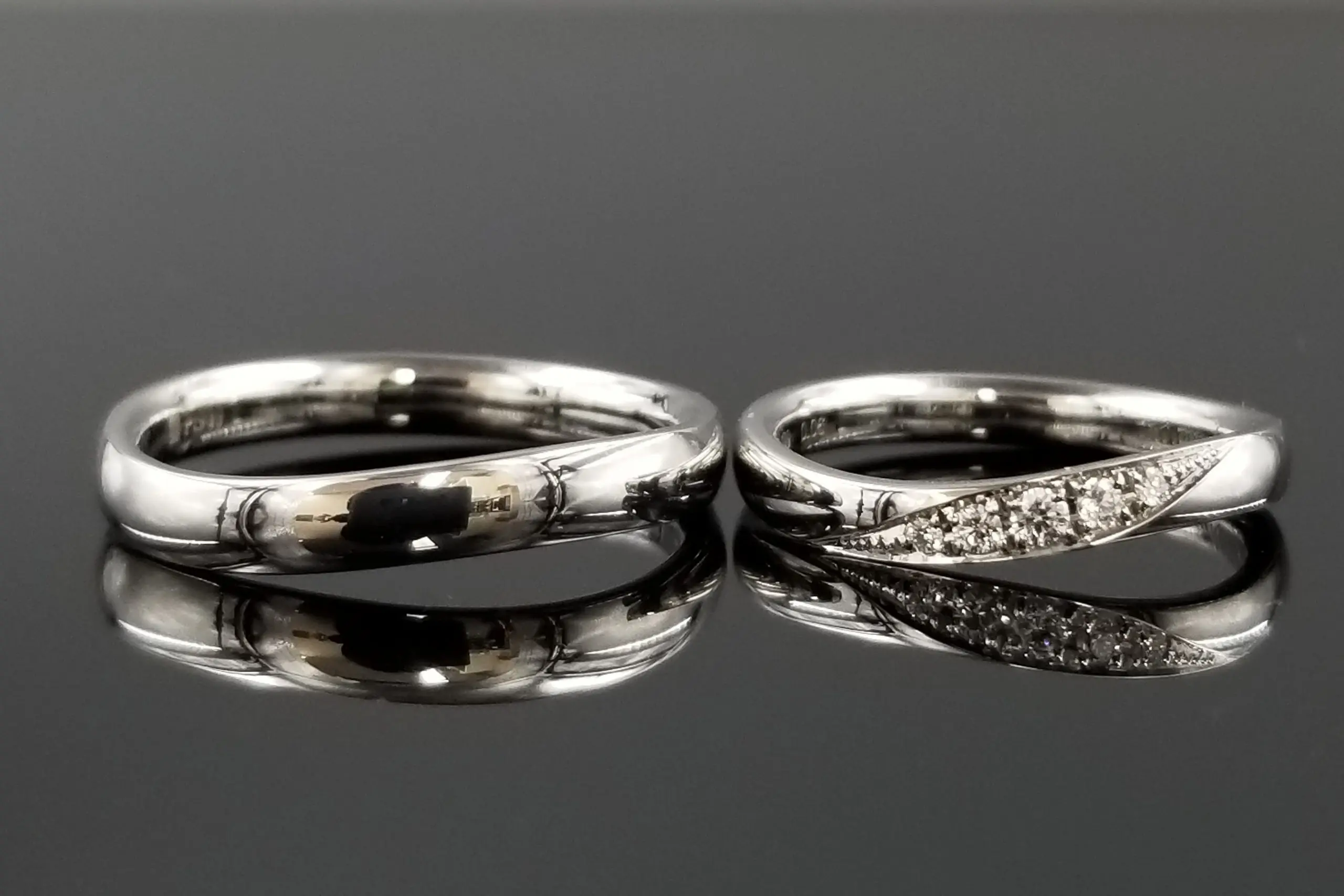 ご結婚指輪との重ね着けで更に華やかな印象に。 | 結婚・婚約指輪の