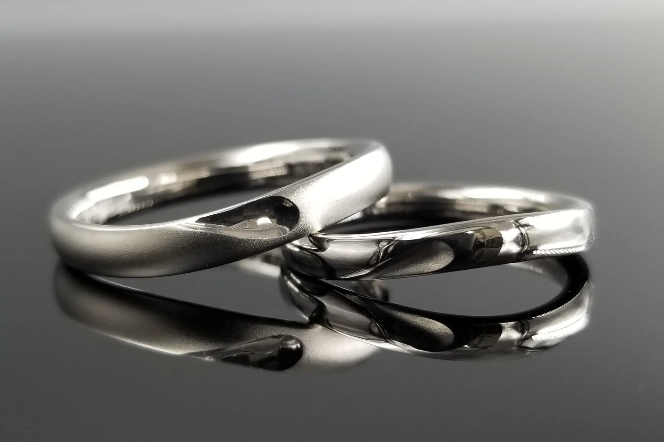 マット加工と、鏡面仕上げを使い分けてハートを強調しました | 結婚
