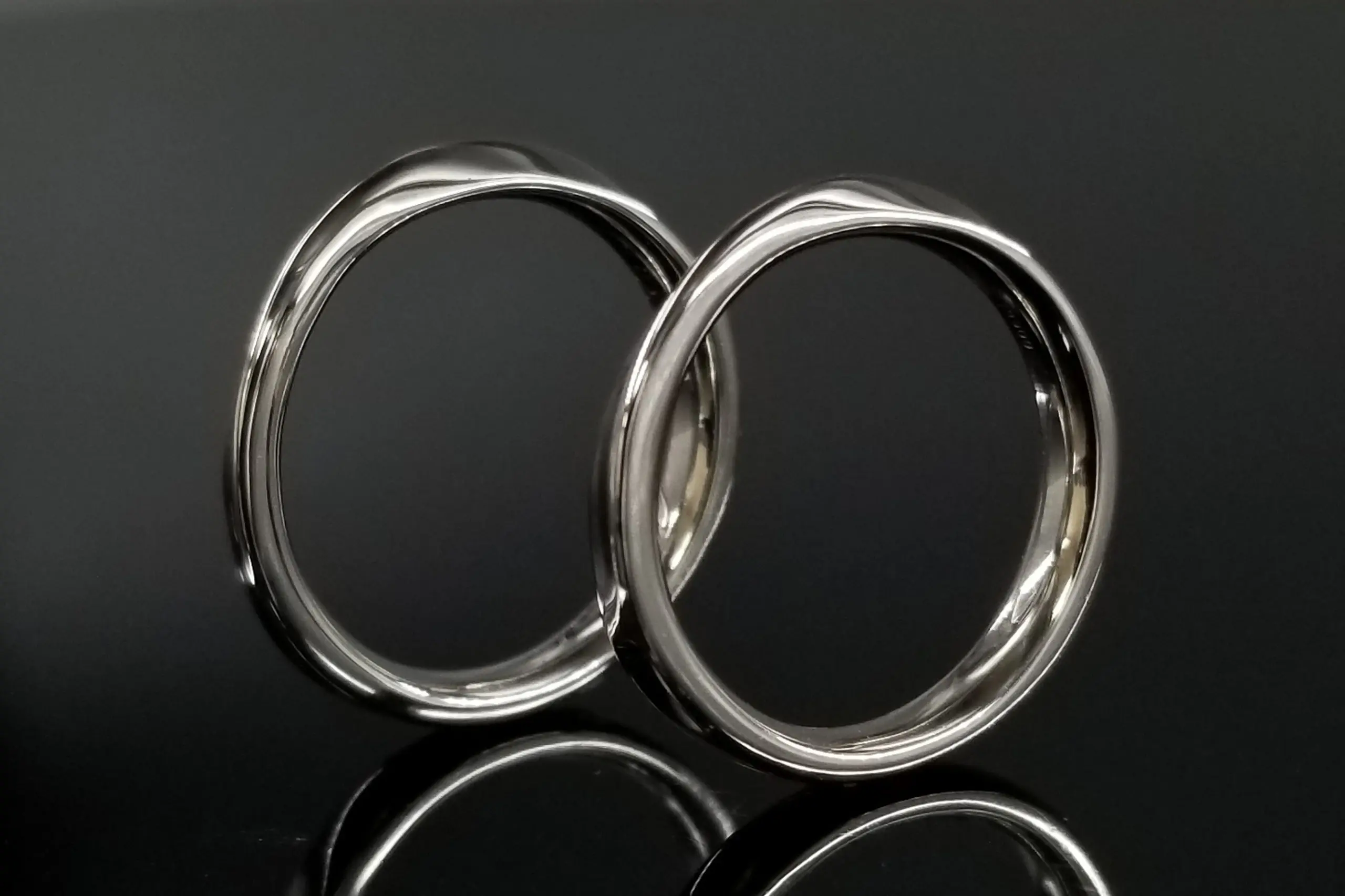 見る角度により表情を変える素敵なリングです | 結婚・婚約指輪の
