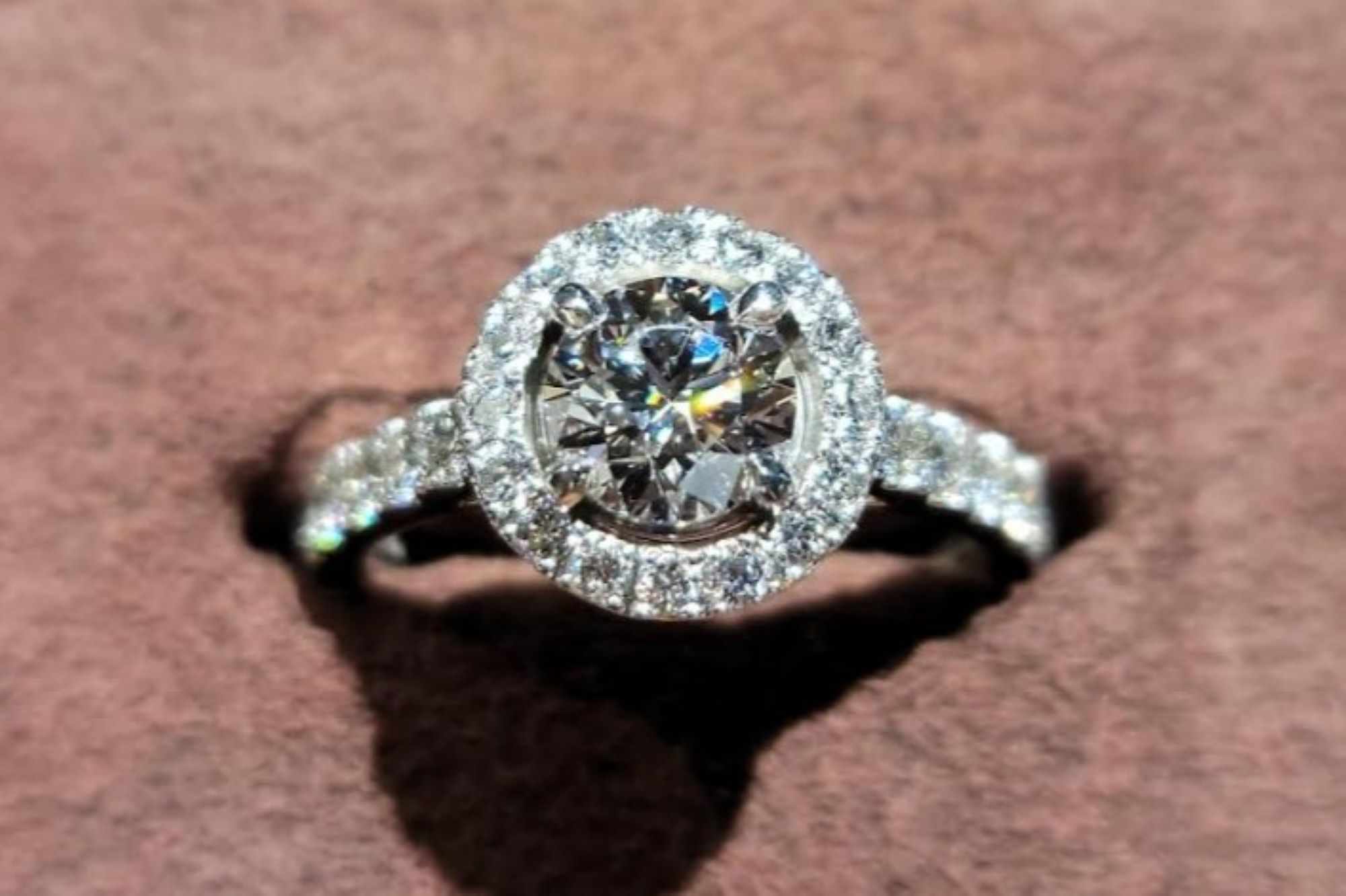 オートクチュールならではの素敵なご婚約指輪のサムネイル