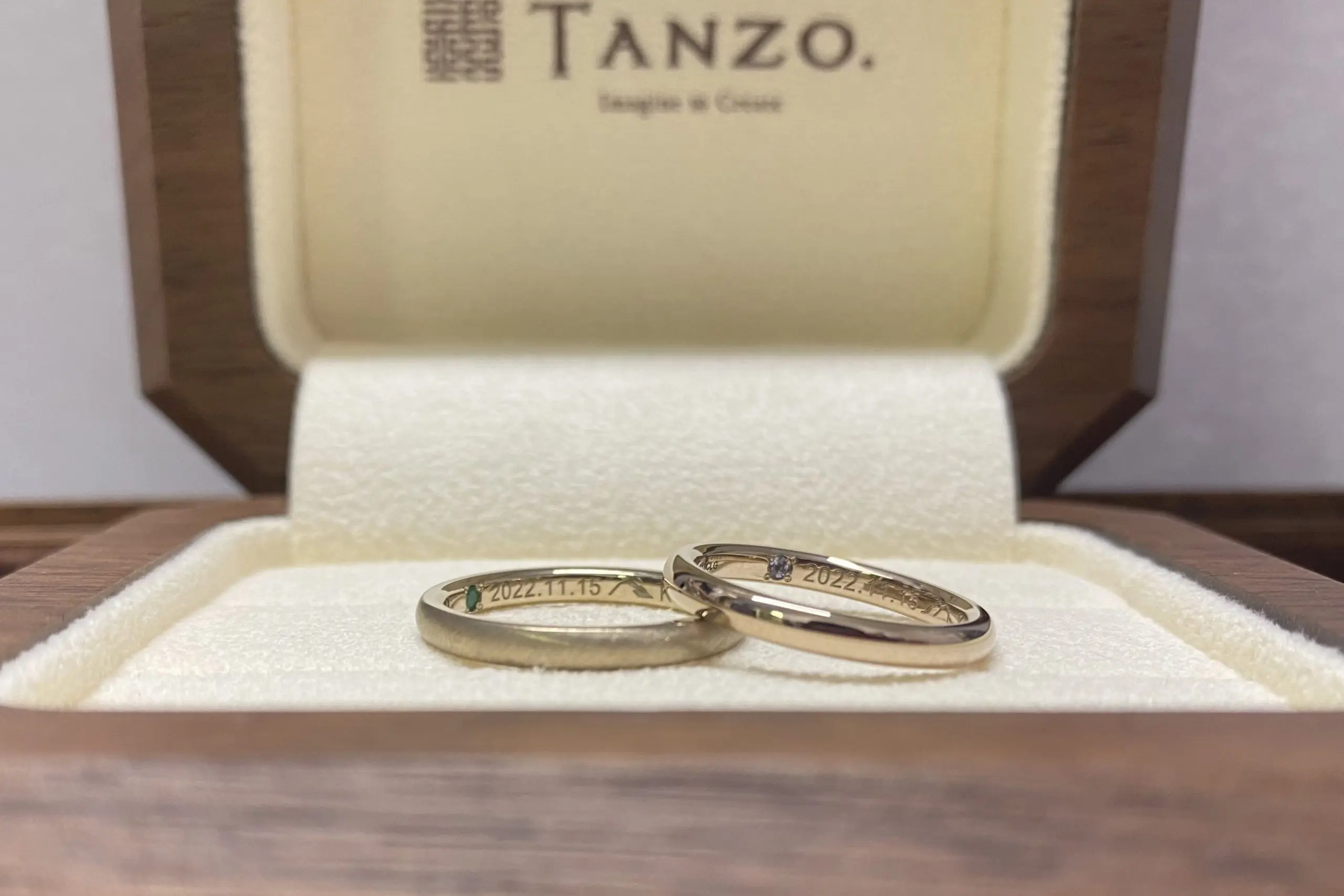 登山がお好きなお二人のこだわり | 結婚・婚約指輪のオーダーメイドは