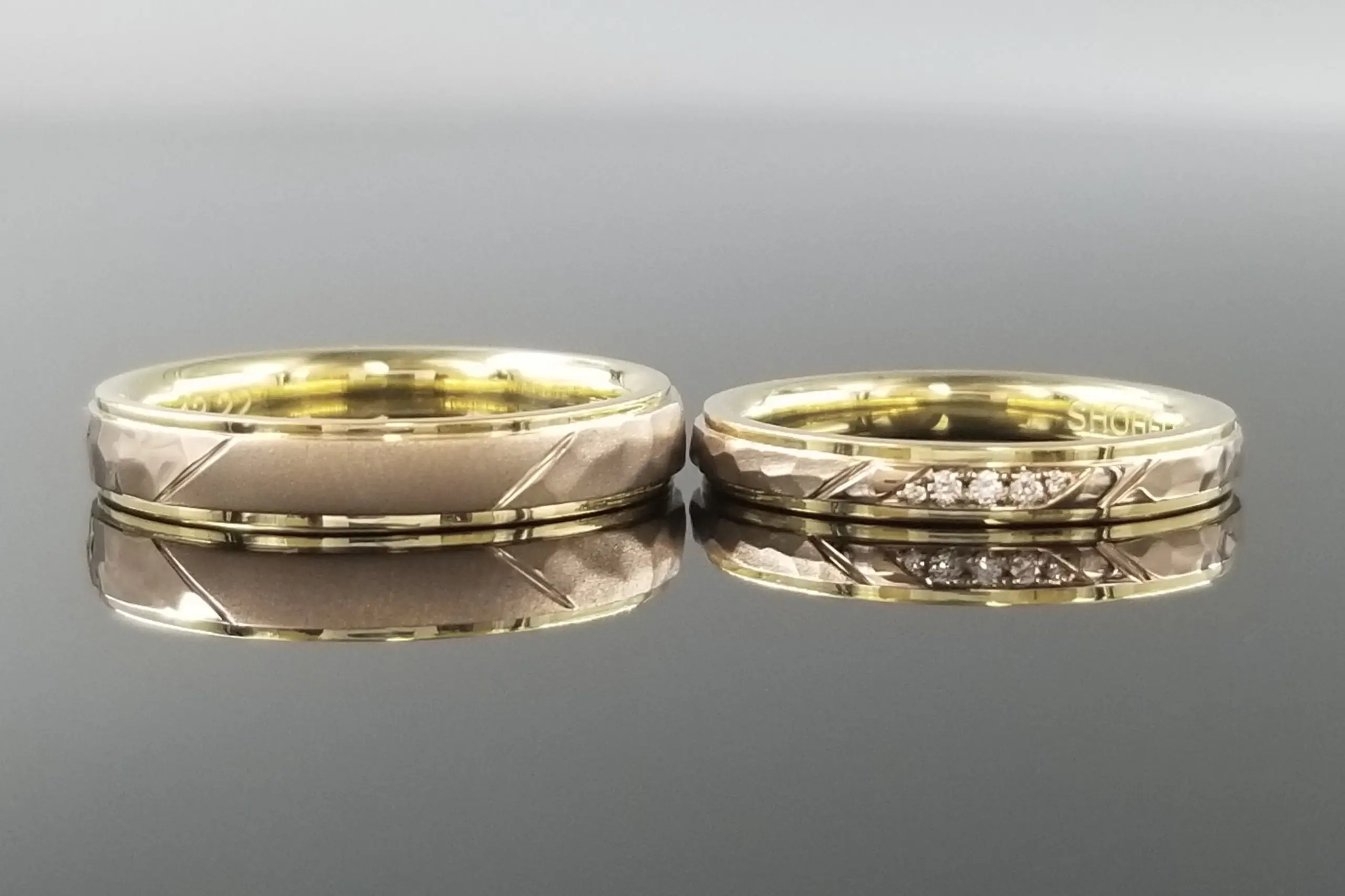 TANZO.オリジナルのコーラルゴールドを組み合わせた、他にはない配色