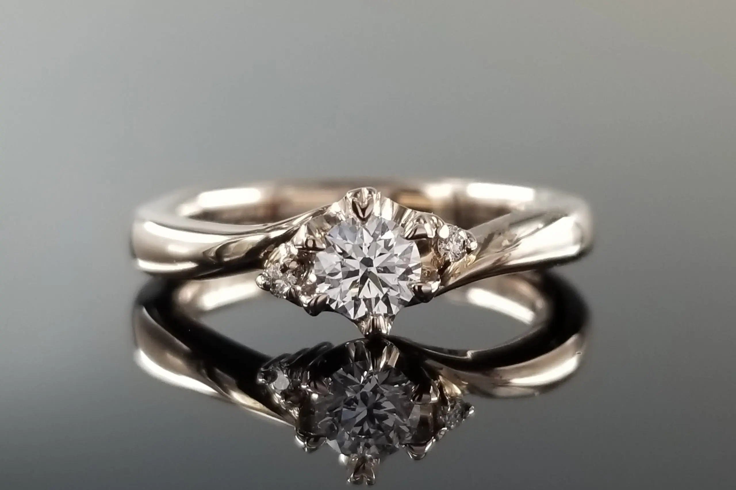 中石の爪は一つだけハート型です！ | 結婚・婚約指輪のオーダーメイド