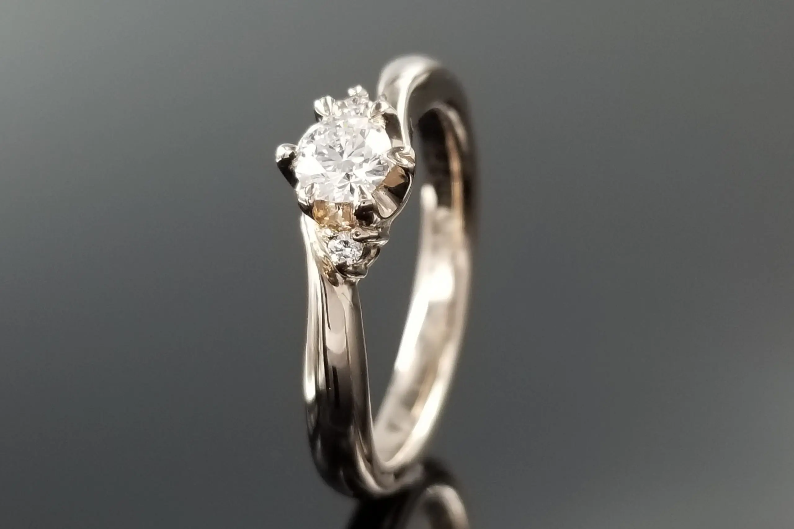 中石の爪は一つだけハート型です！ | 結婚・婚約指輪のオーダーメイド