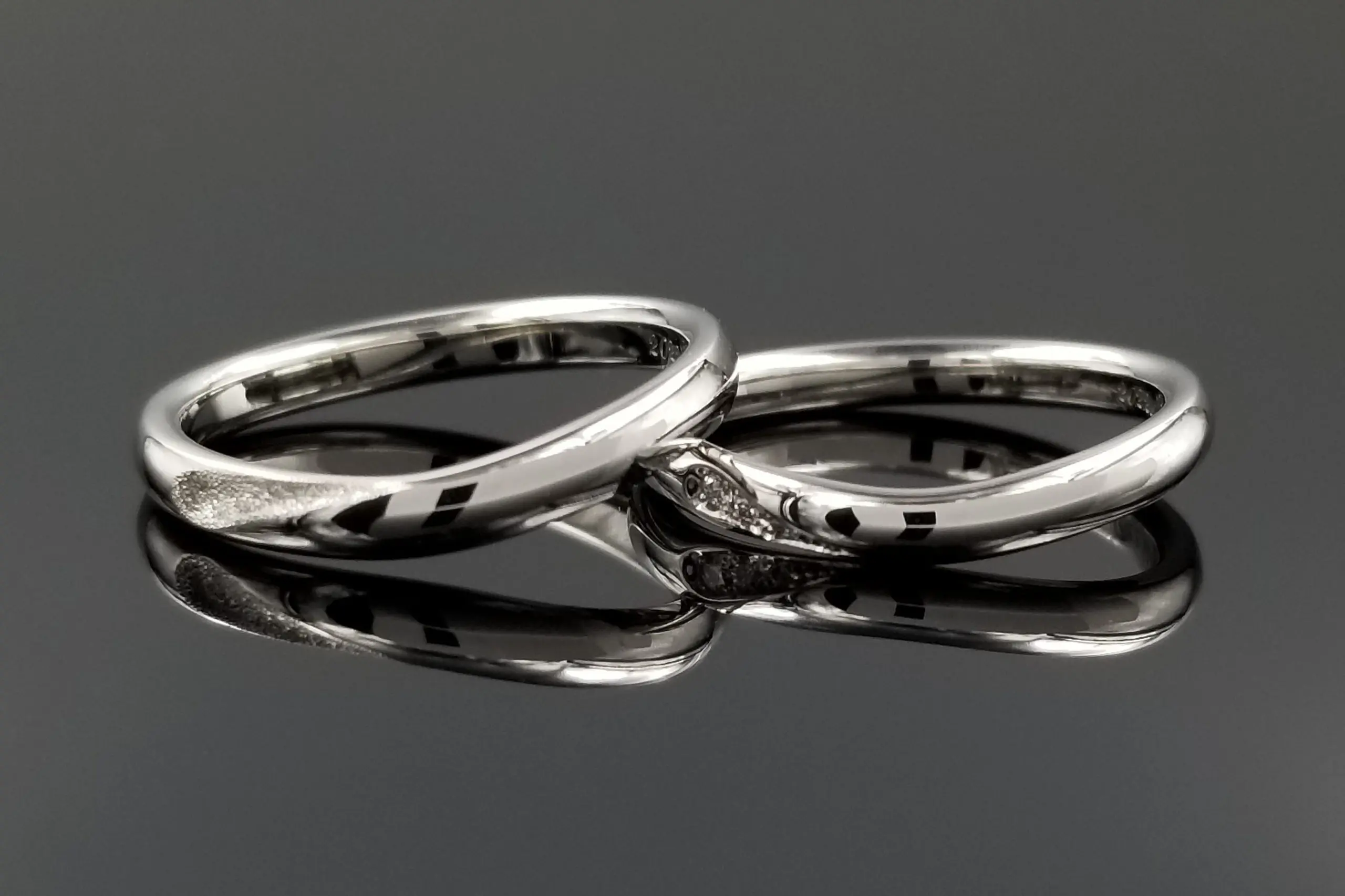おふたりのリングを重ねて現れるモチーフは・・・ | 結婚・婚約