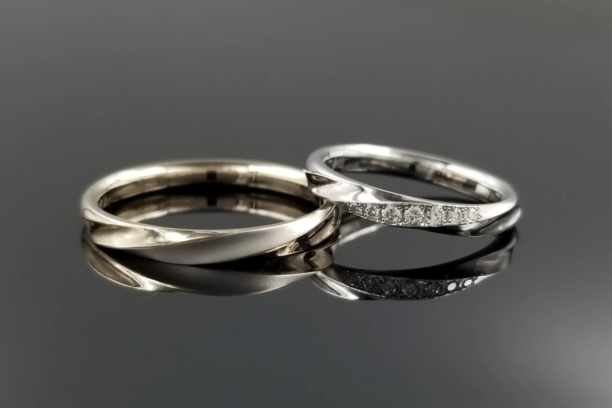 マット加工で質感の異なる表面を楽しんでいただけます | 結婚・婚約