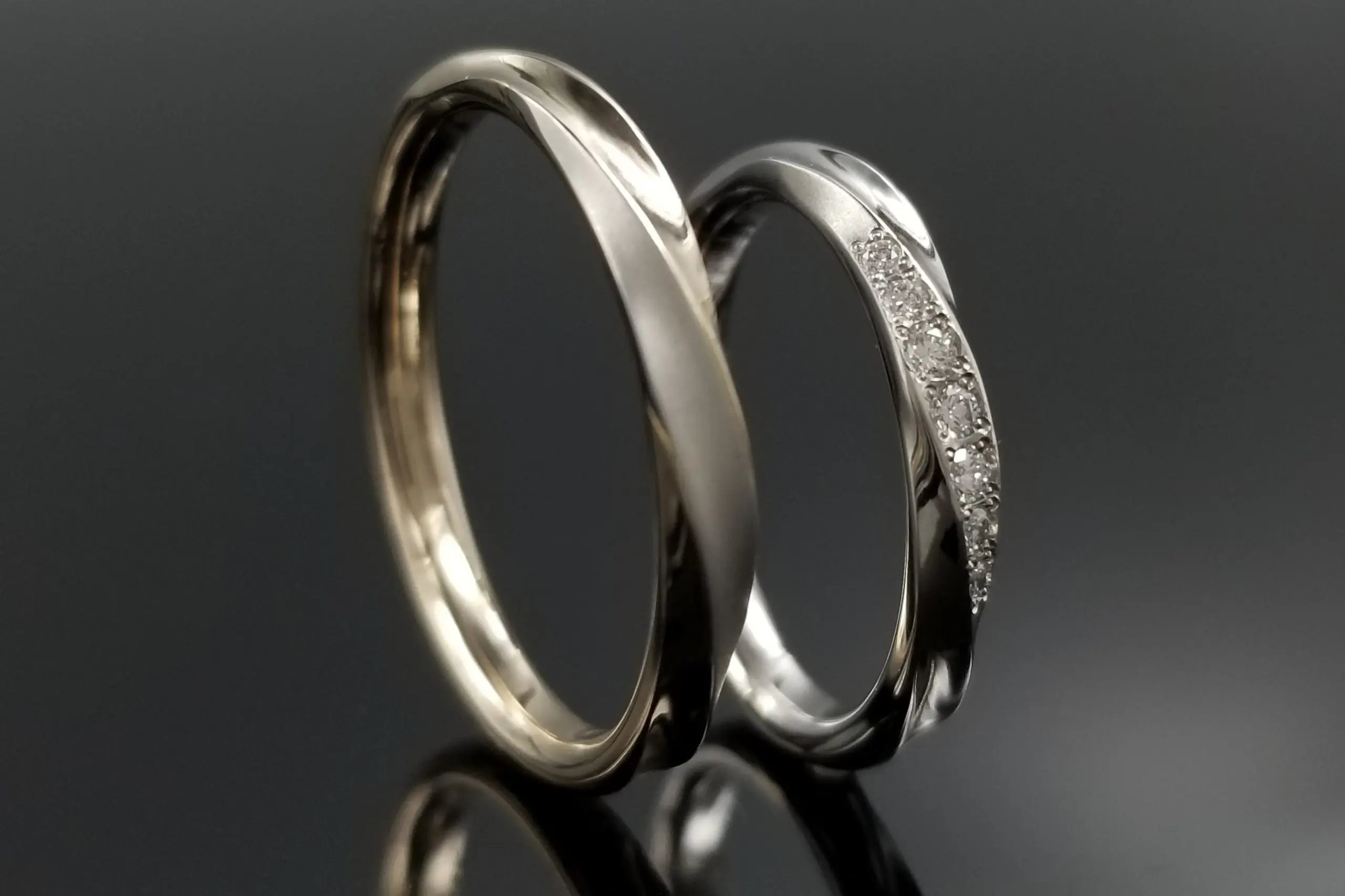 マット加工で質感の異なる表面を楽しんでいただけます | 結婚・婚約