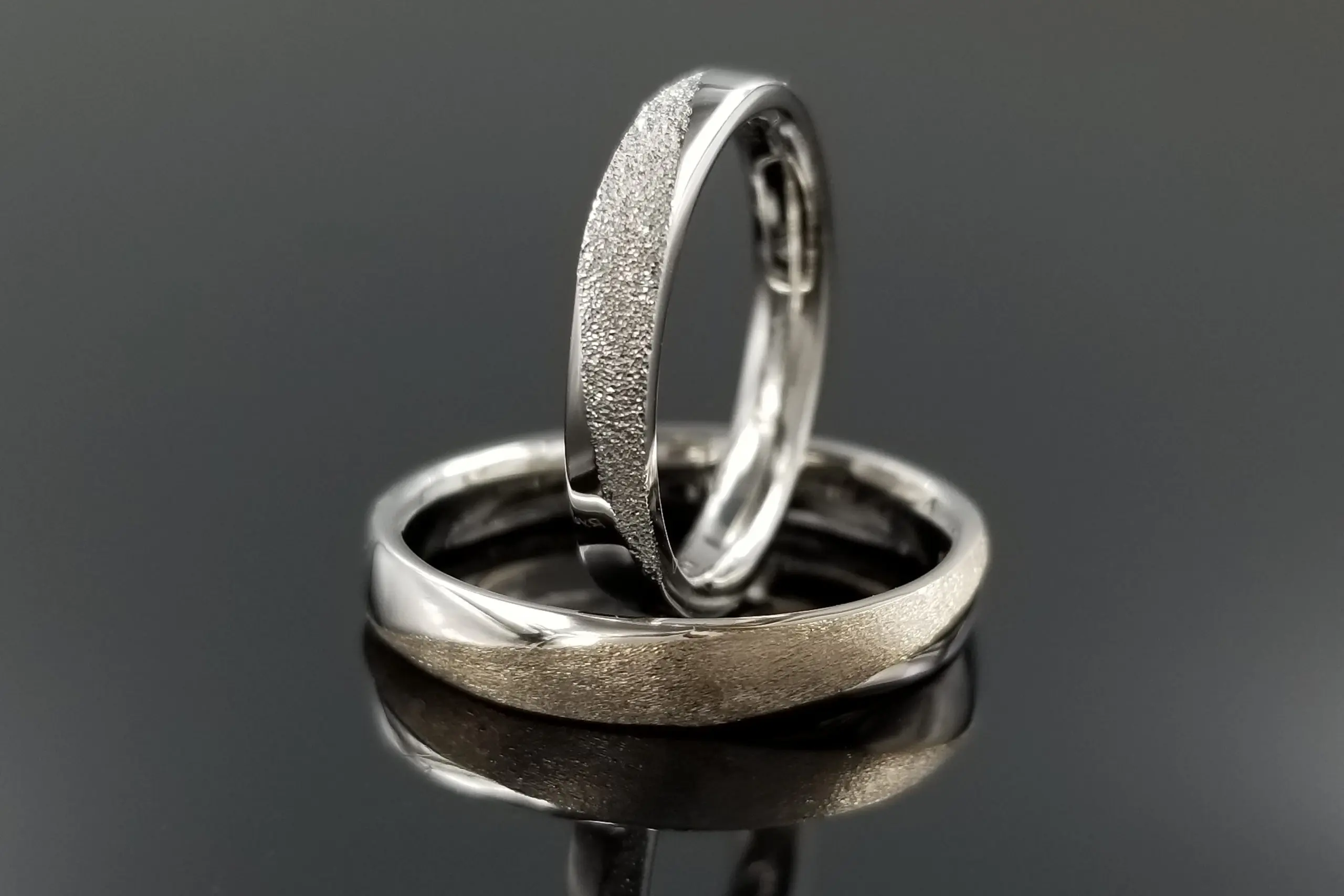 エッジを立てて、かっこよく仕上げました。 | 結婚・婚約指輪の