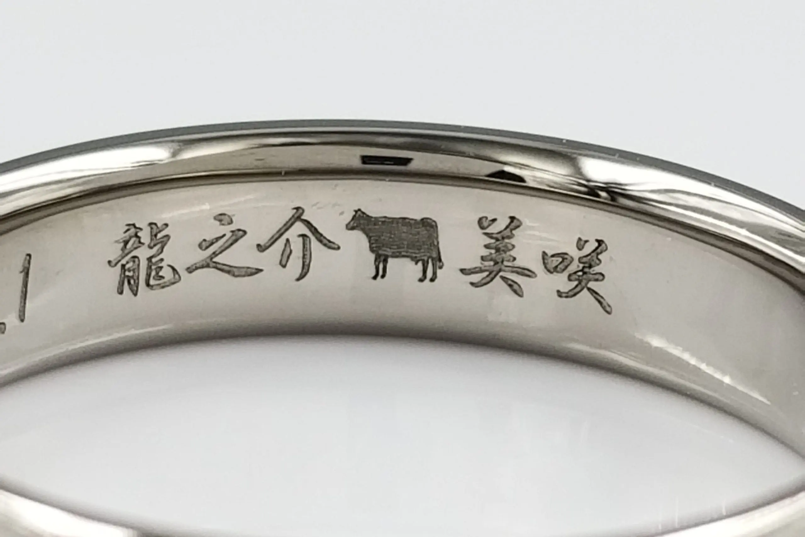 牛とねずみの刻印 | 結婚・婚約指輪のオーダーメイドは鍛造指輪＜TANZO＞