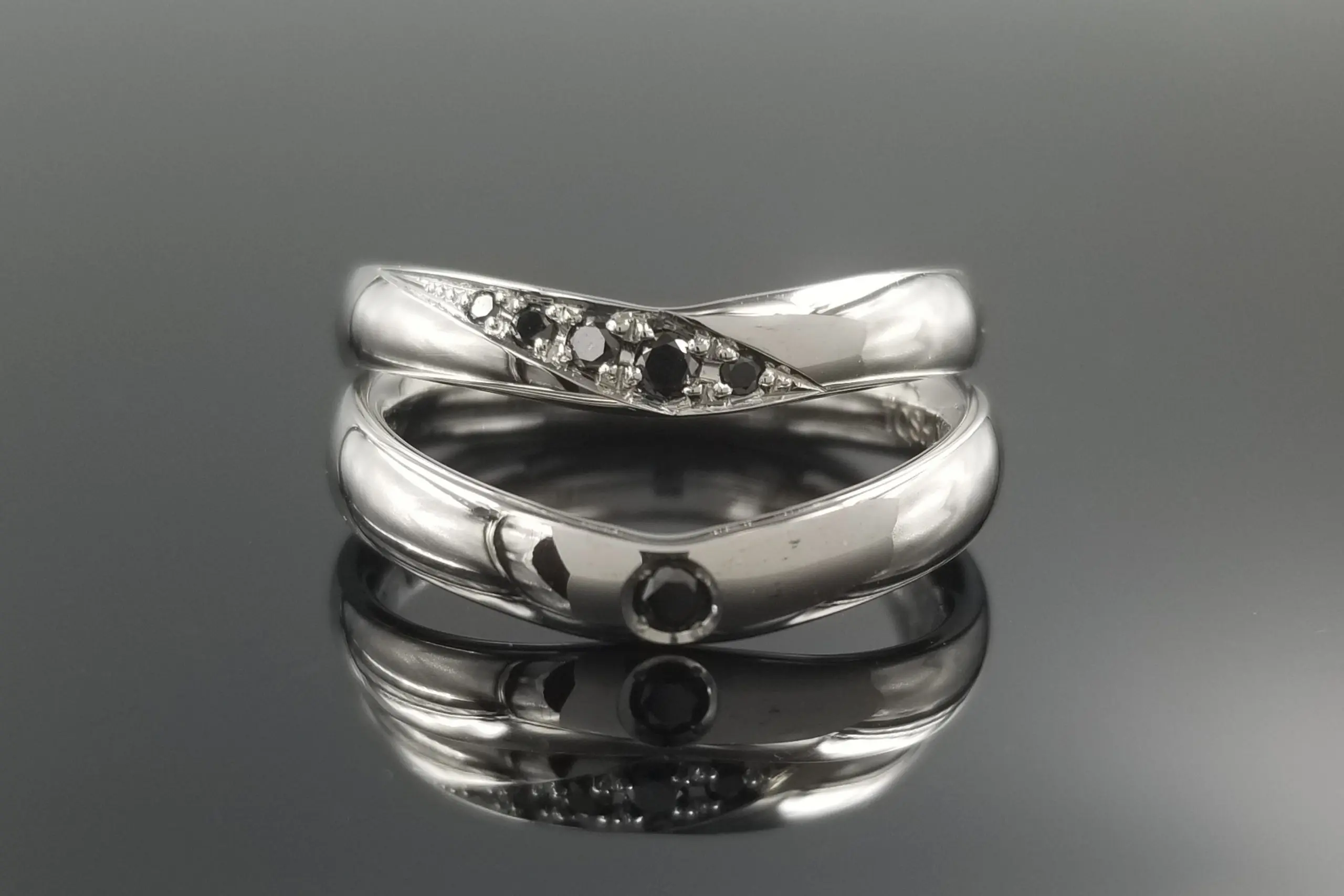 お揃いのダイヤモンドを使用しペア感ばっちりな仕上がりに。 | 結婚 