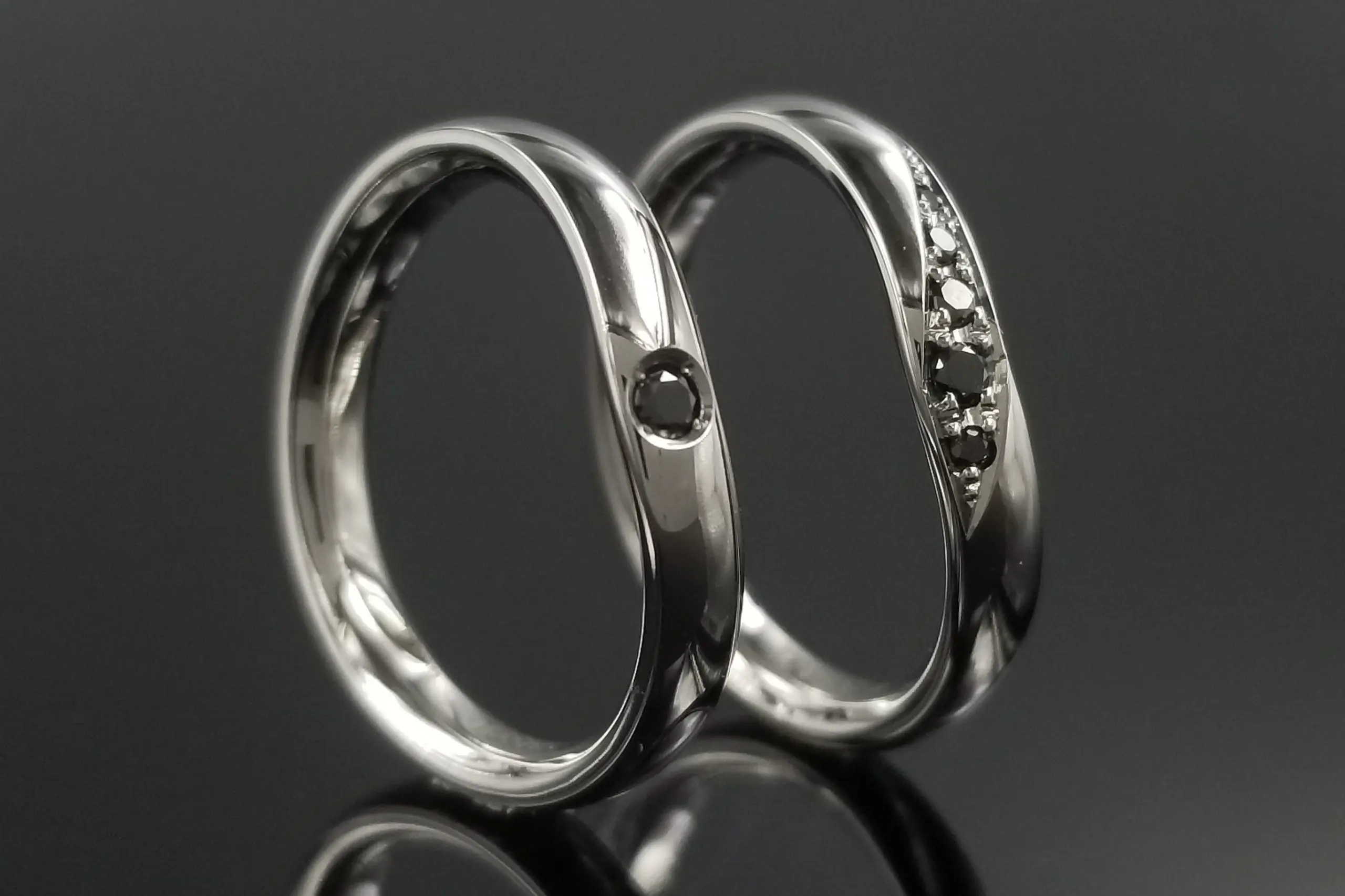 お揃いのダイヤモンドを使用しペア感ばっちりな仕上がりに。 | 結婚