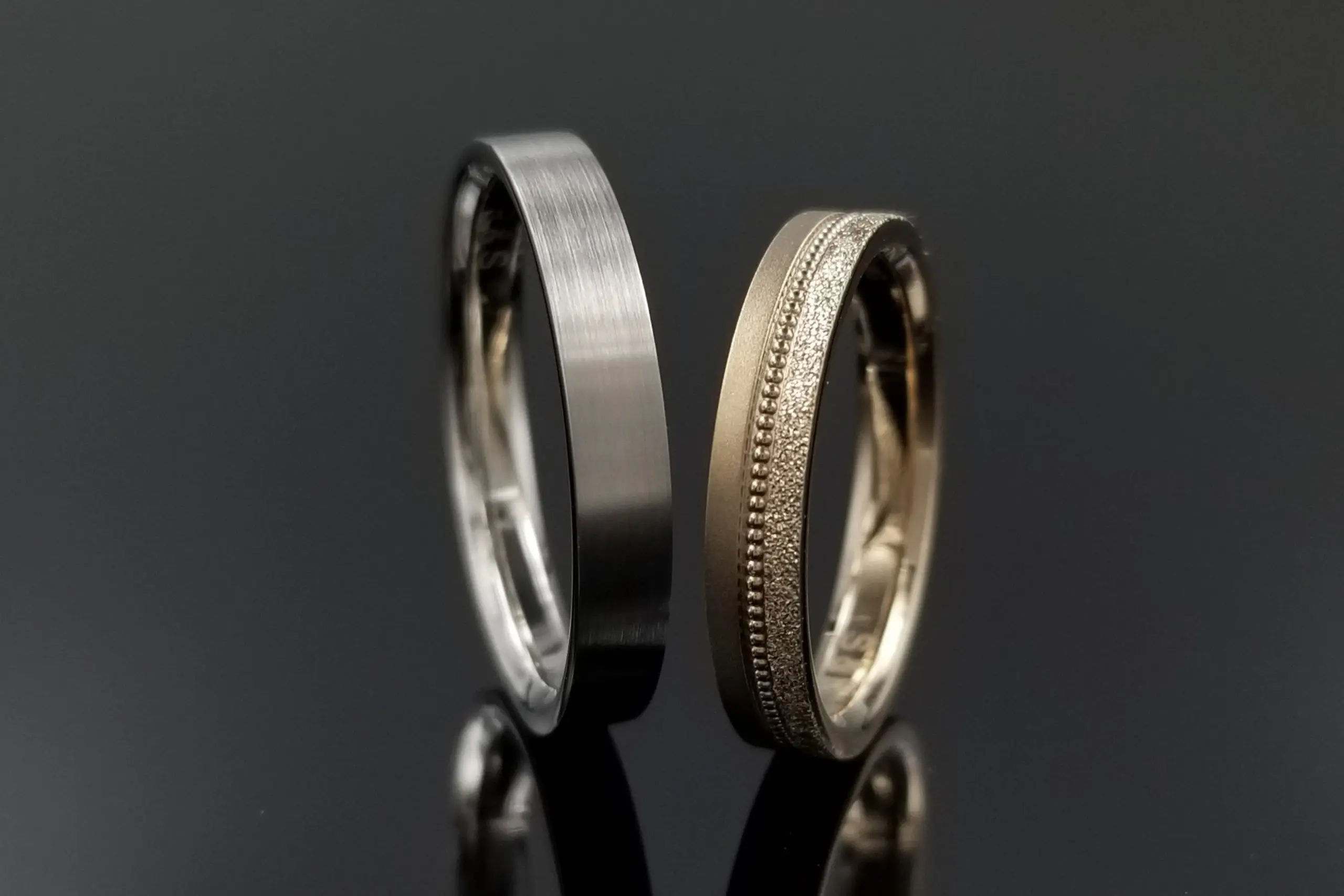 ミルグレインをぐるっと1周にわたって施したリング | 結婚・婚約