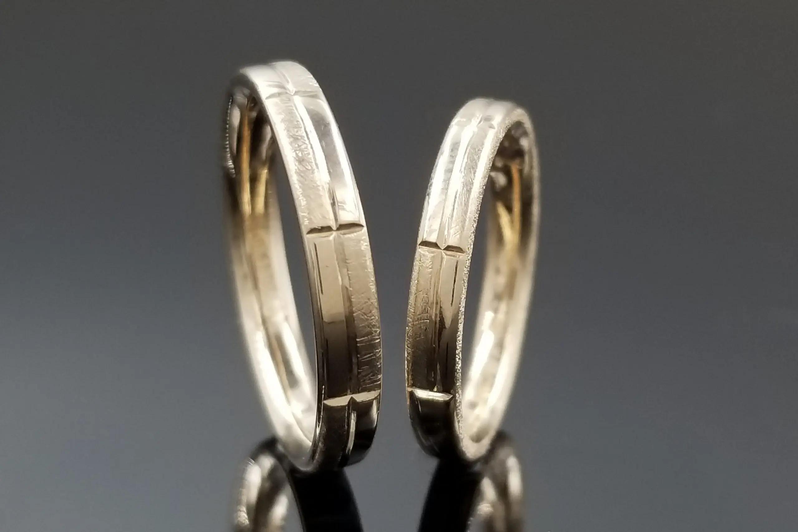 ラインとラインの間に、テクスチャーを施しました | 結婚・婚約