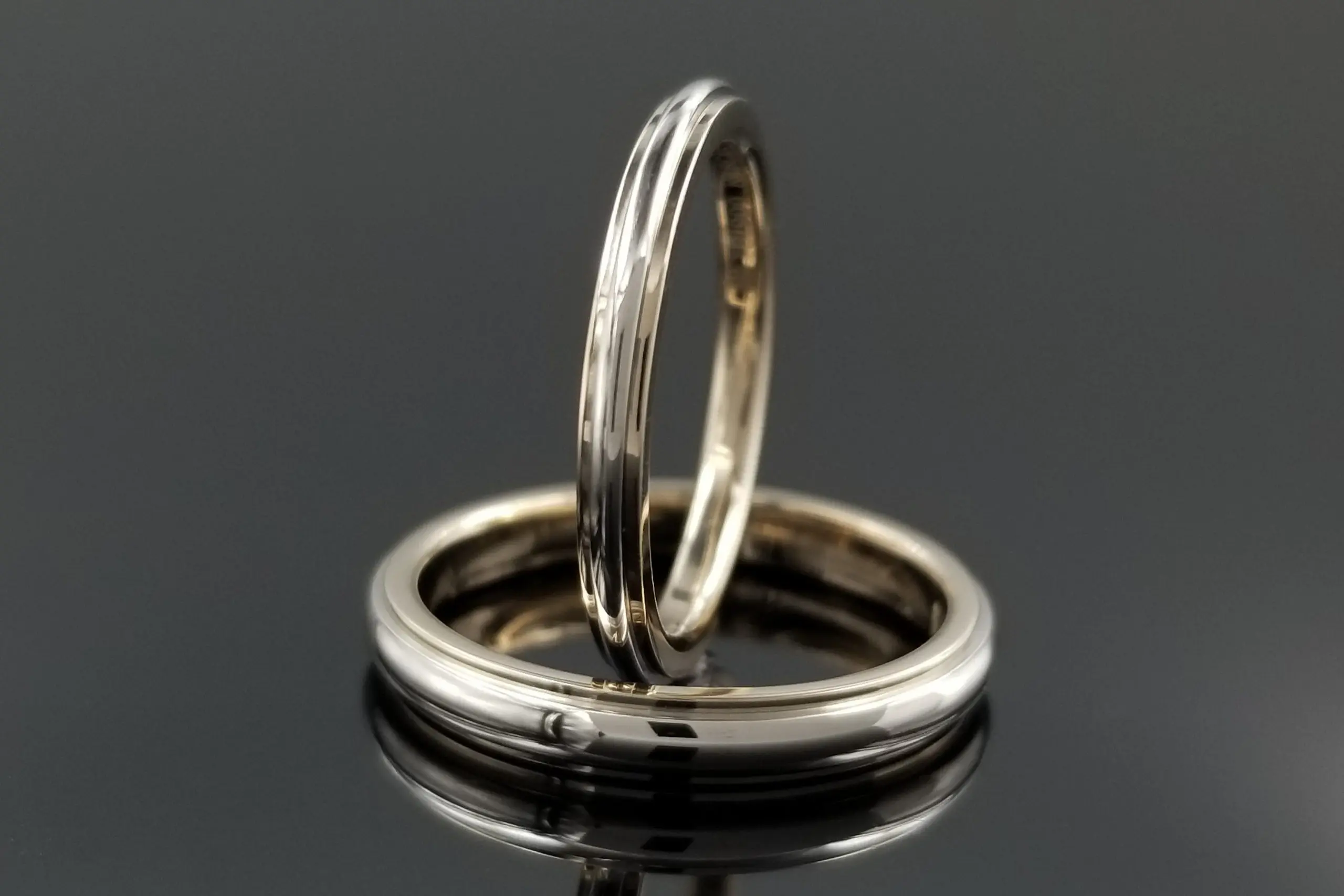 バイカラーでお造りしたシンプルなご結婚指輪 | 結婚・婚約指輪の