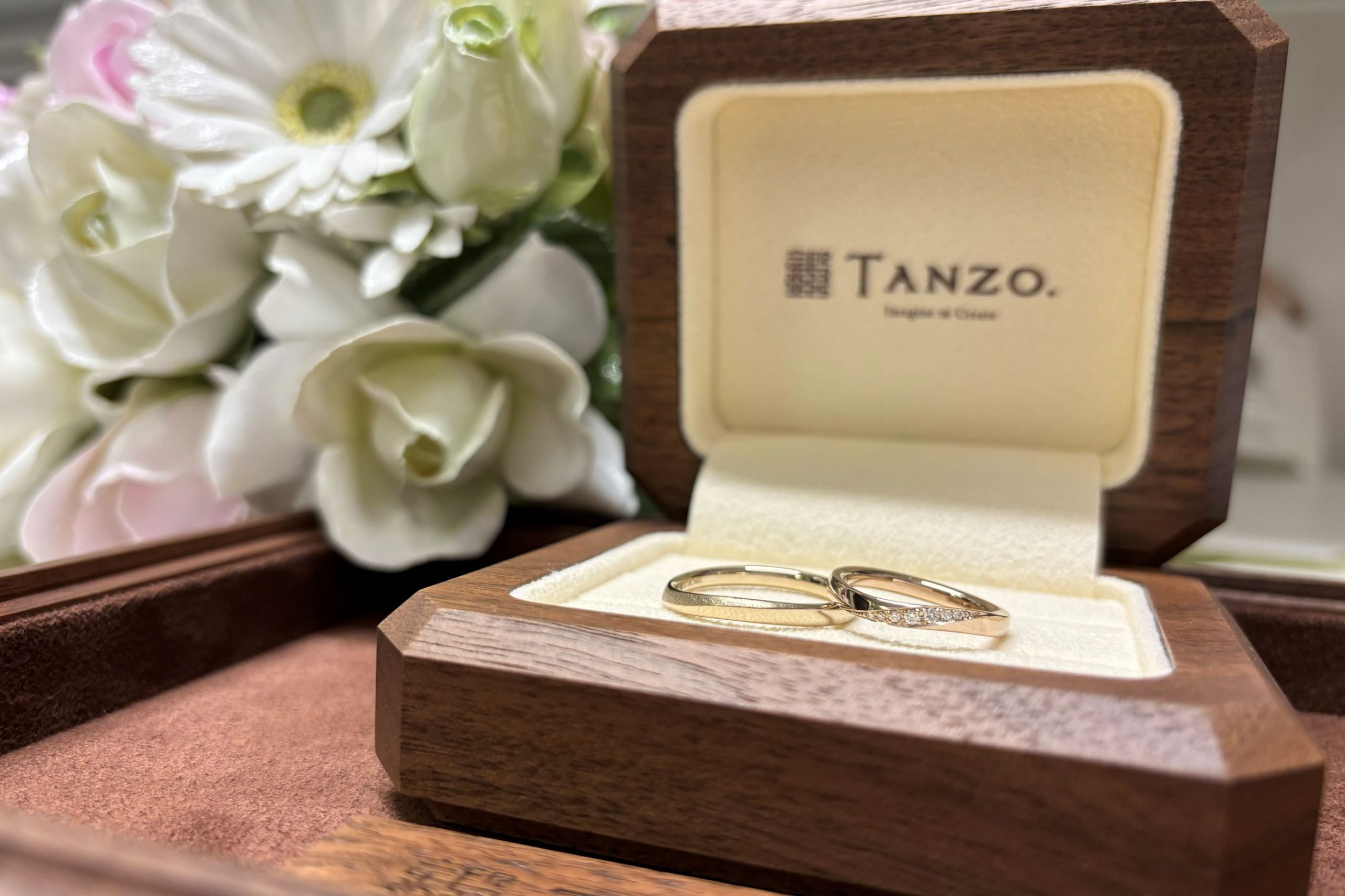 ピンクゴールドの輝きが美しい重厚感のあるご結婚指輪のサムネイル