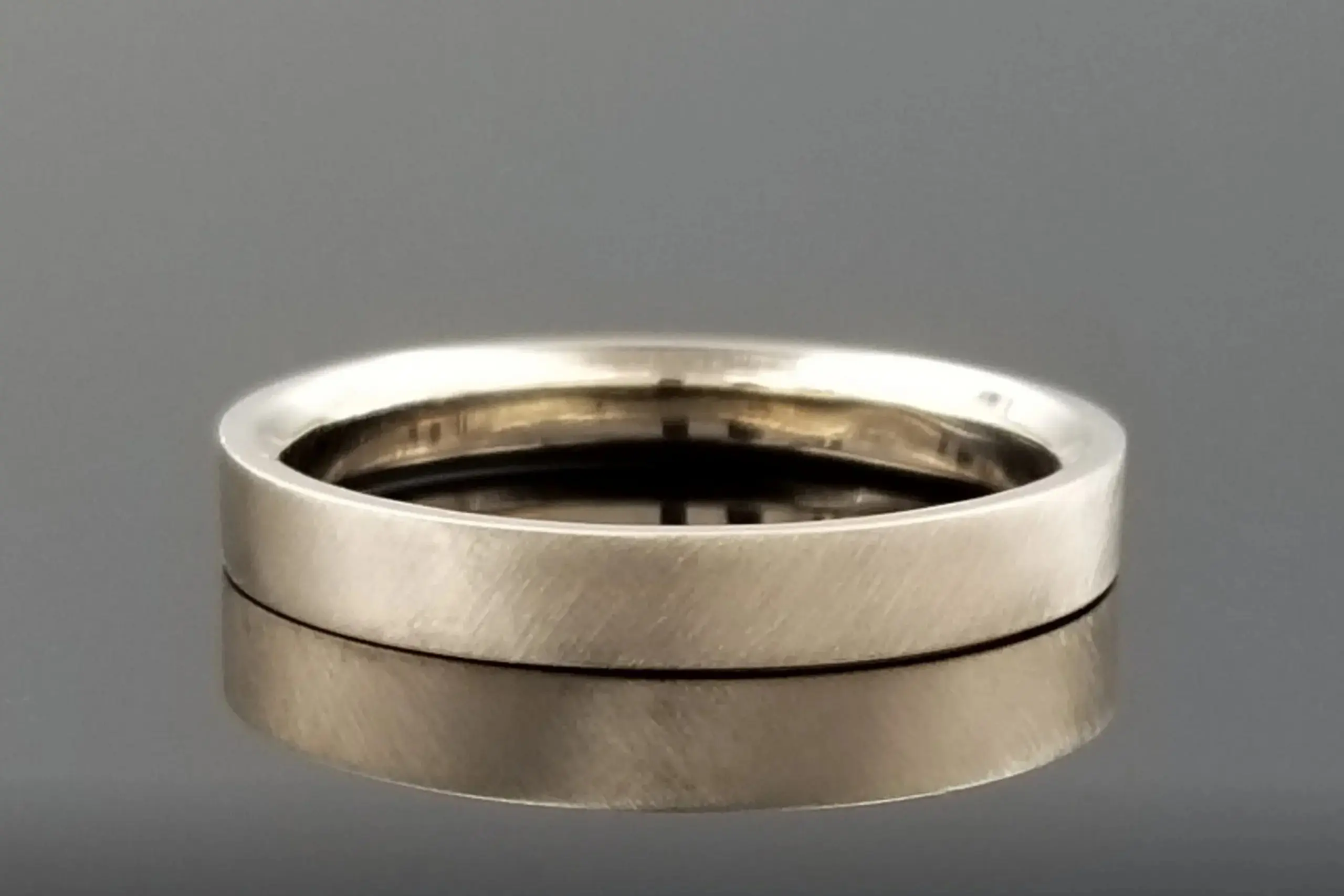 欲張り！2択のデザインを1つに | 結婚・婚約指輪のオーダーメイドは