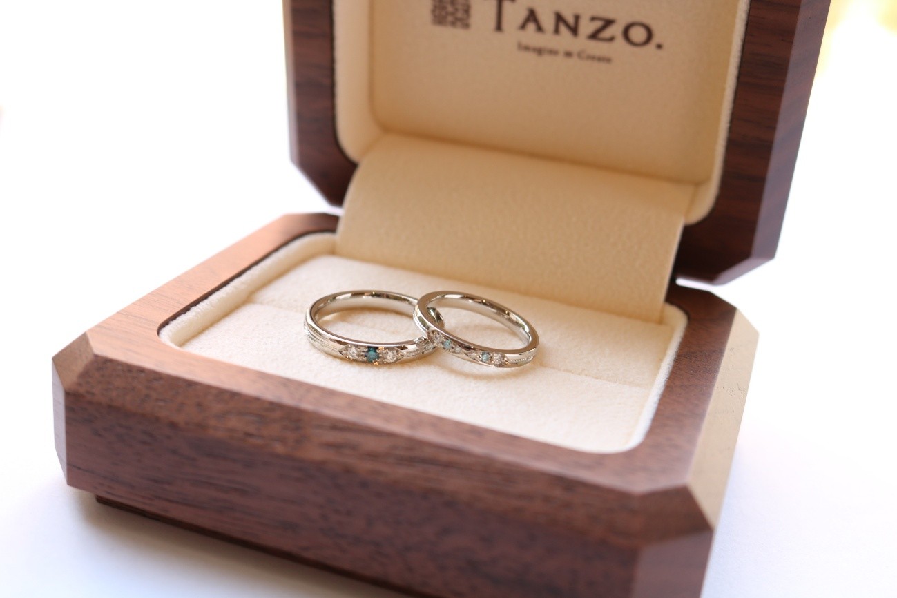 サムシングブルーを取り入れたご結婚指輪のサムネイル