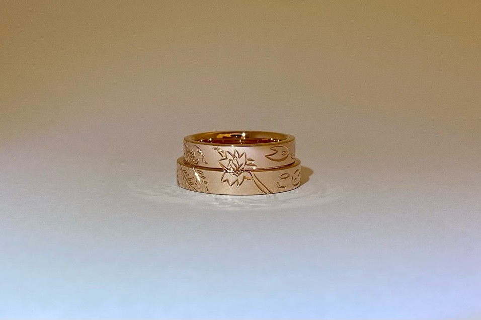 2人の好きな花を指輪に咲かせてのサムネイル