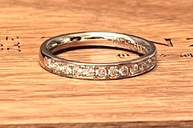 お好みのお色でハーフエタニティのサムネイル