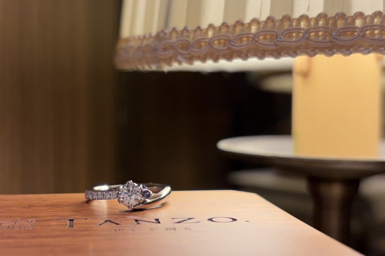 世界に一つだけの婚約指輪 | 結婚・婚約指輪のオーダーメイドは鍛造 