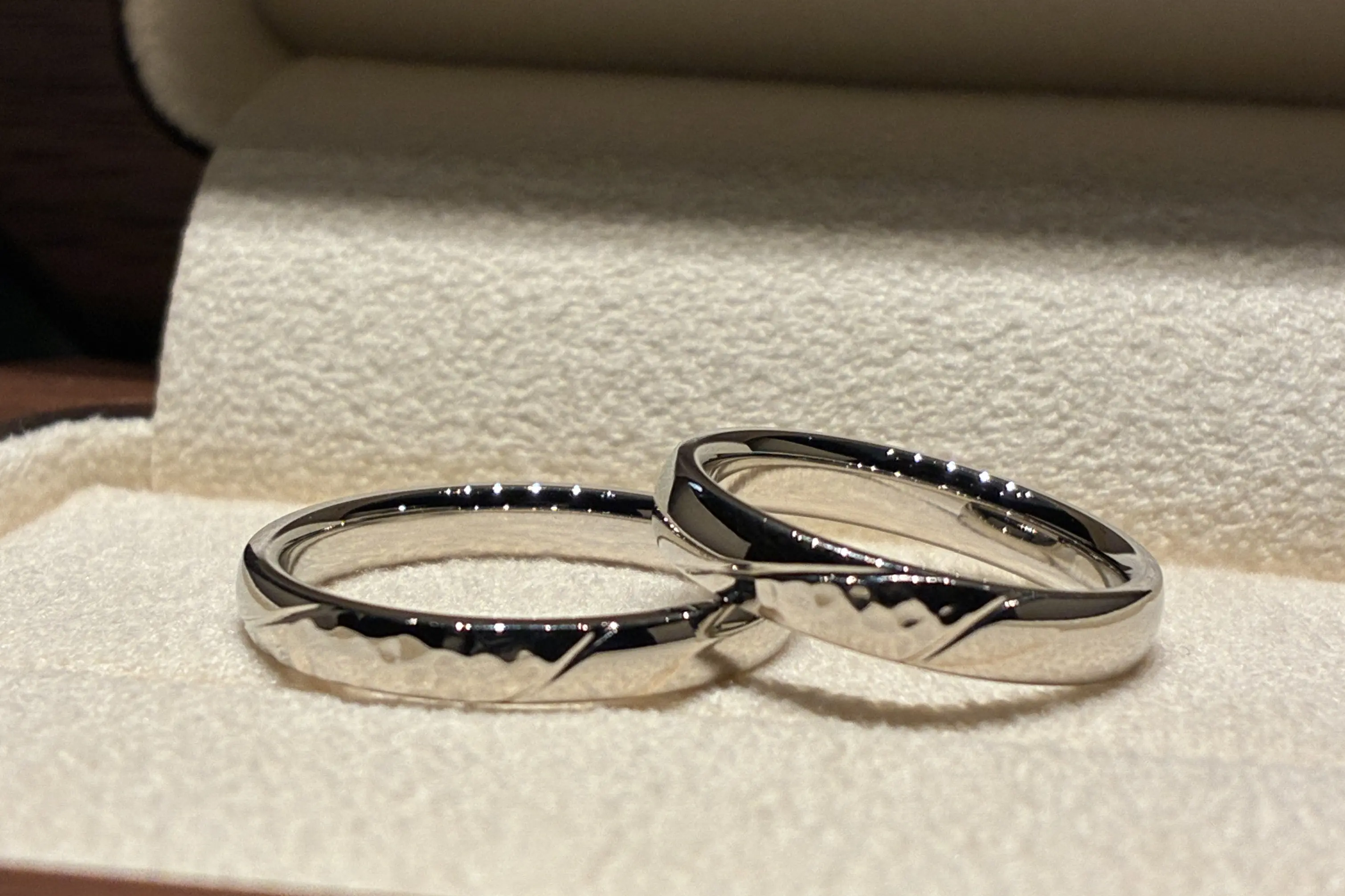 2本を合わせて浮かび上がるデザイン！ | 結婚・婚約指輪のオーダー